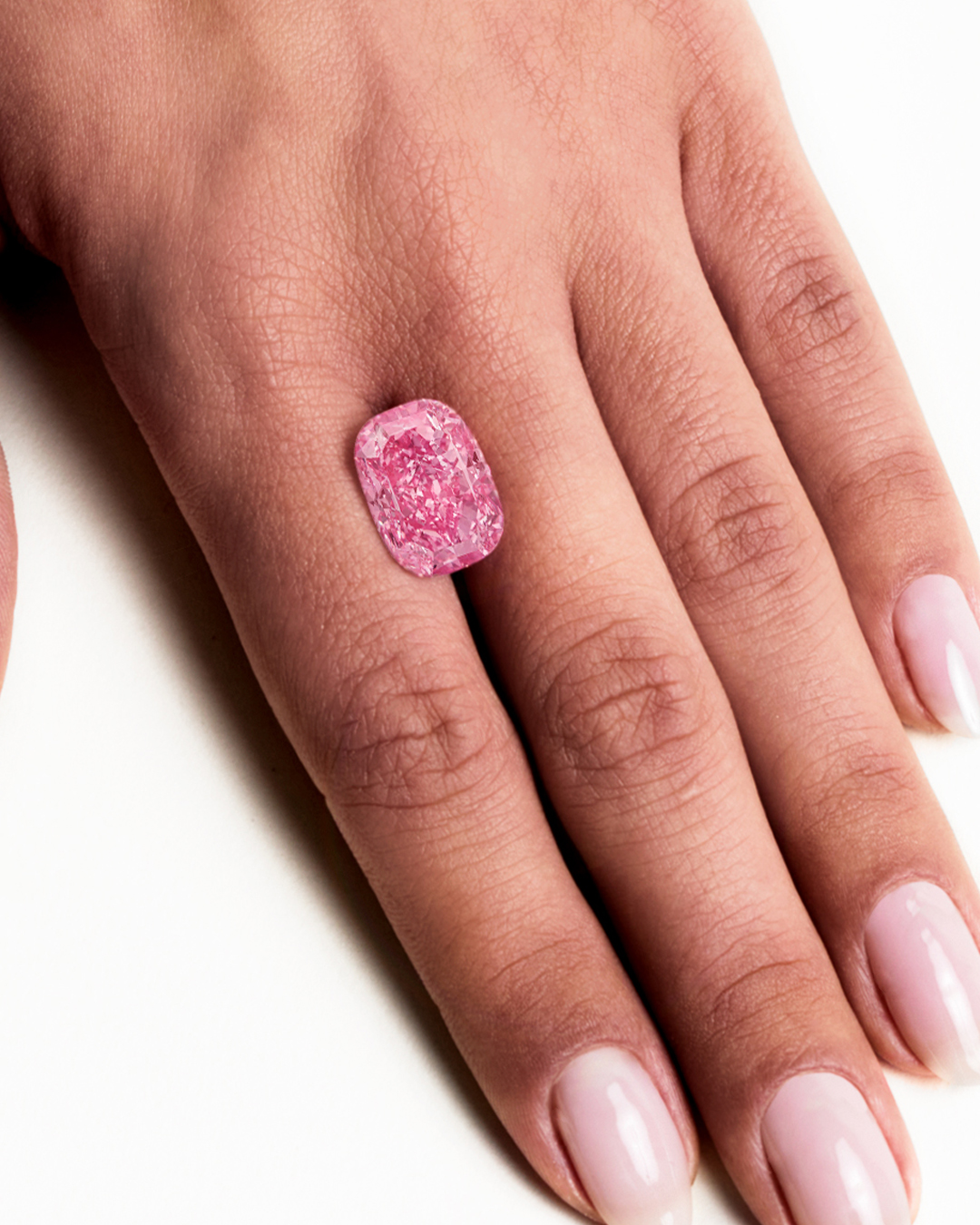 The World’s Most Vivid Pink Diamond Just Sold at Sotheby's 1 The World’s Most Vivid Pink Diamond Just Sold at Sotheby's