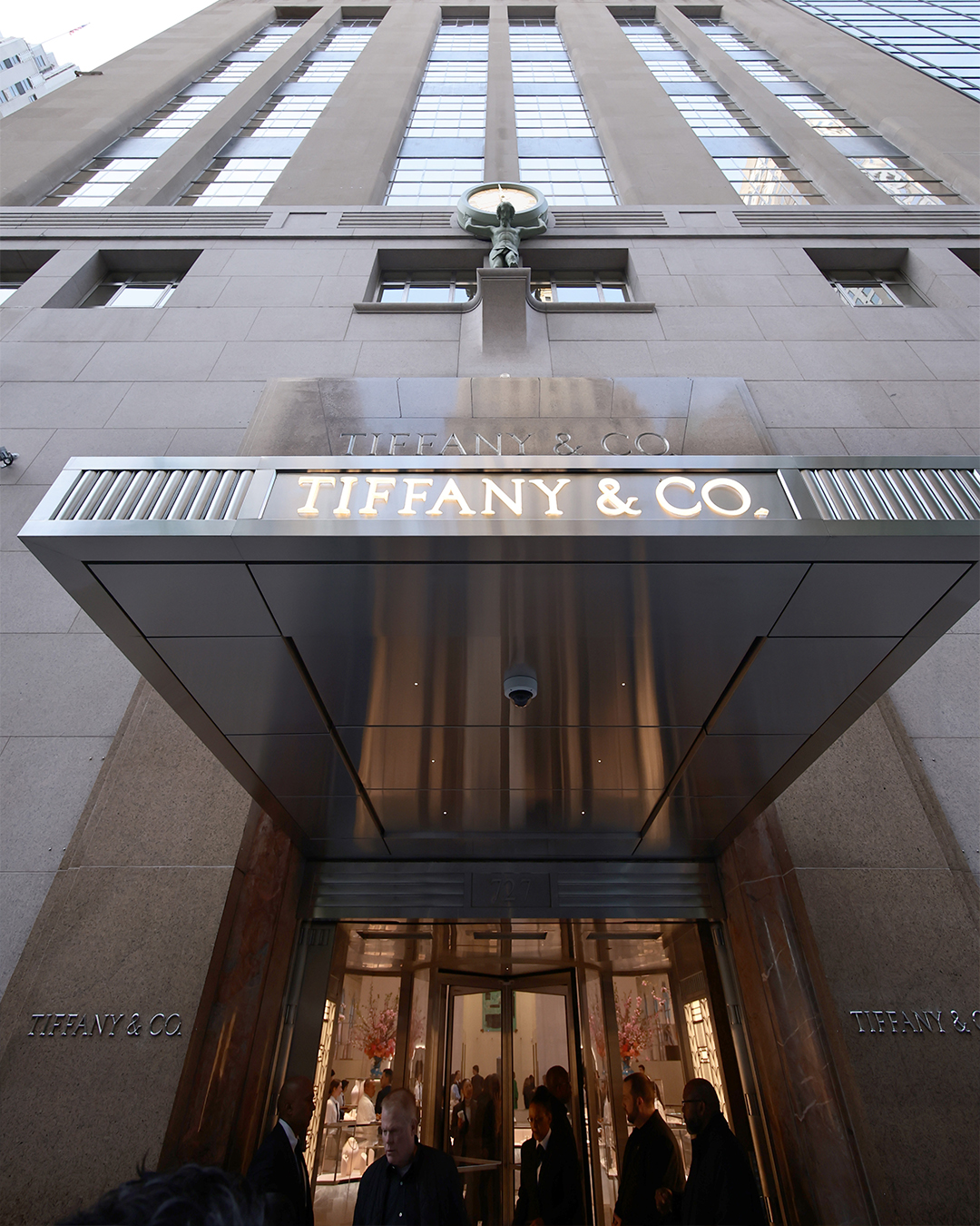 Tiffany & Co's Landmark Opens on Fifth Avenue, Sparkling In Diamonds 2 Tiffany & Co's Landmark Opens on Fifth Avenue, Sparkling In Diamonds