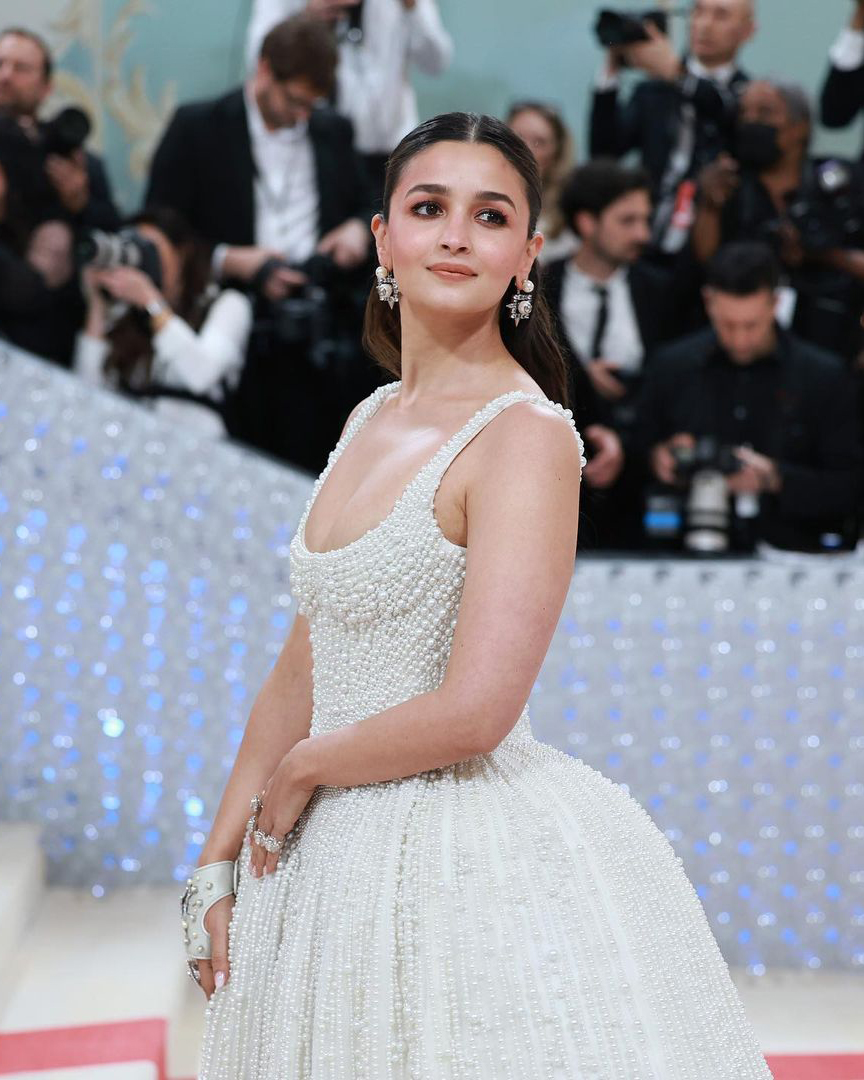 Emma Chamberlain, Cartier's Newest Ambassador, Drips in Diamonds on the Met  Gala Red Carpet