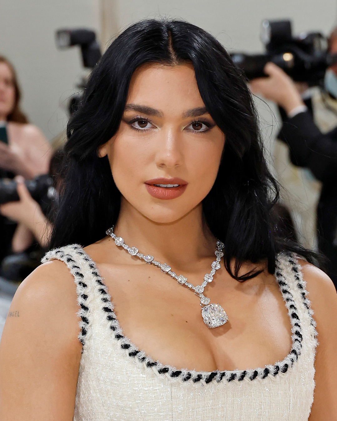 Dua Lipa attended the 2023 Met Gala wearing a massive natural diamond neckalce from TIffany & Co.