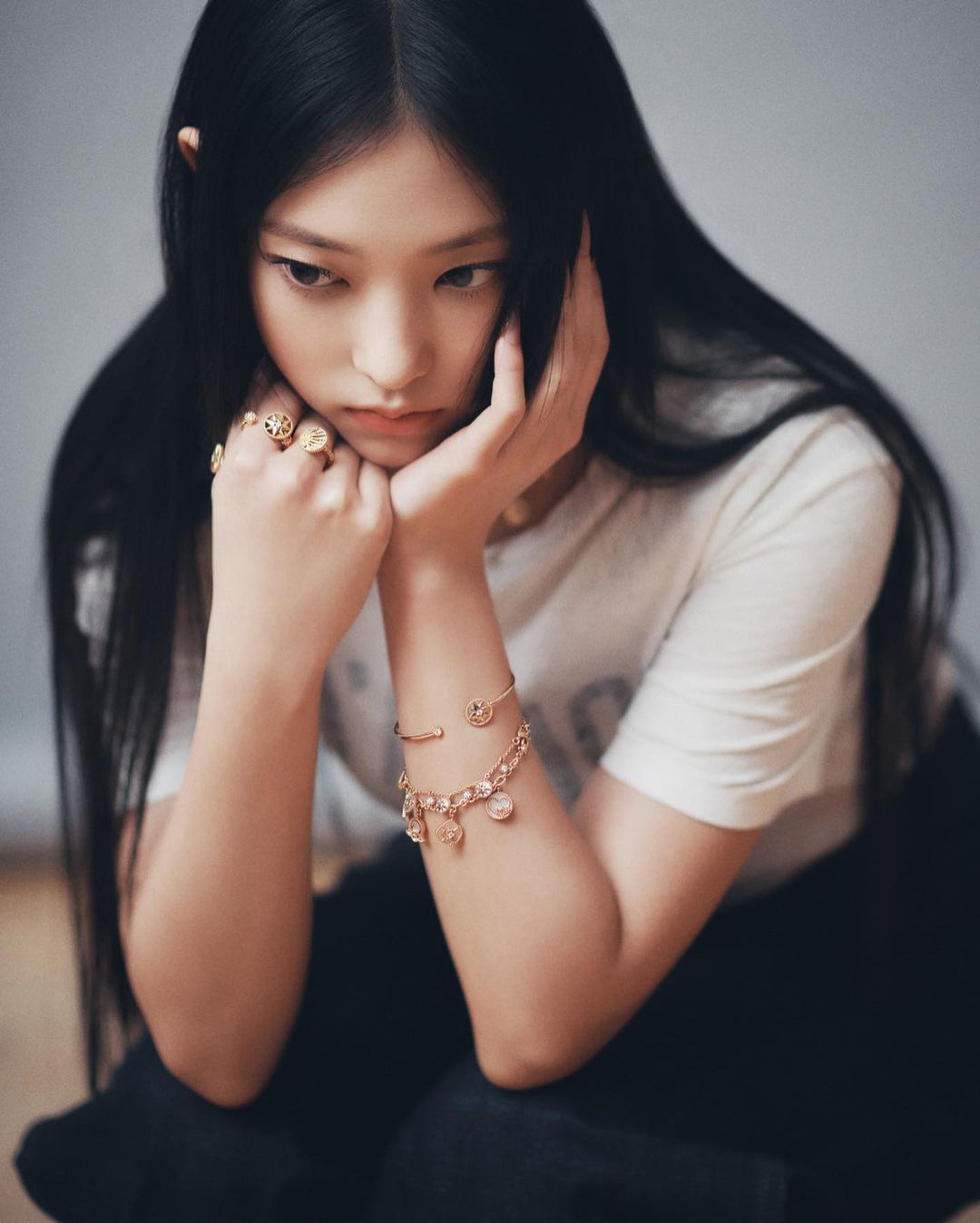 14 K-Pop Stars Who Love Their Diamond Jewelry