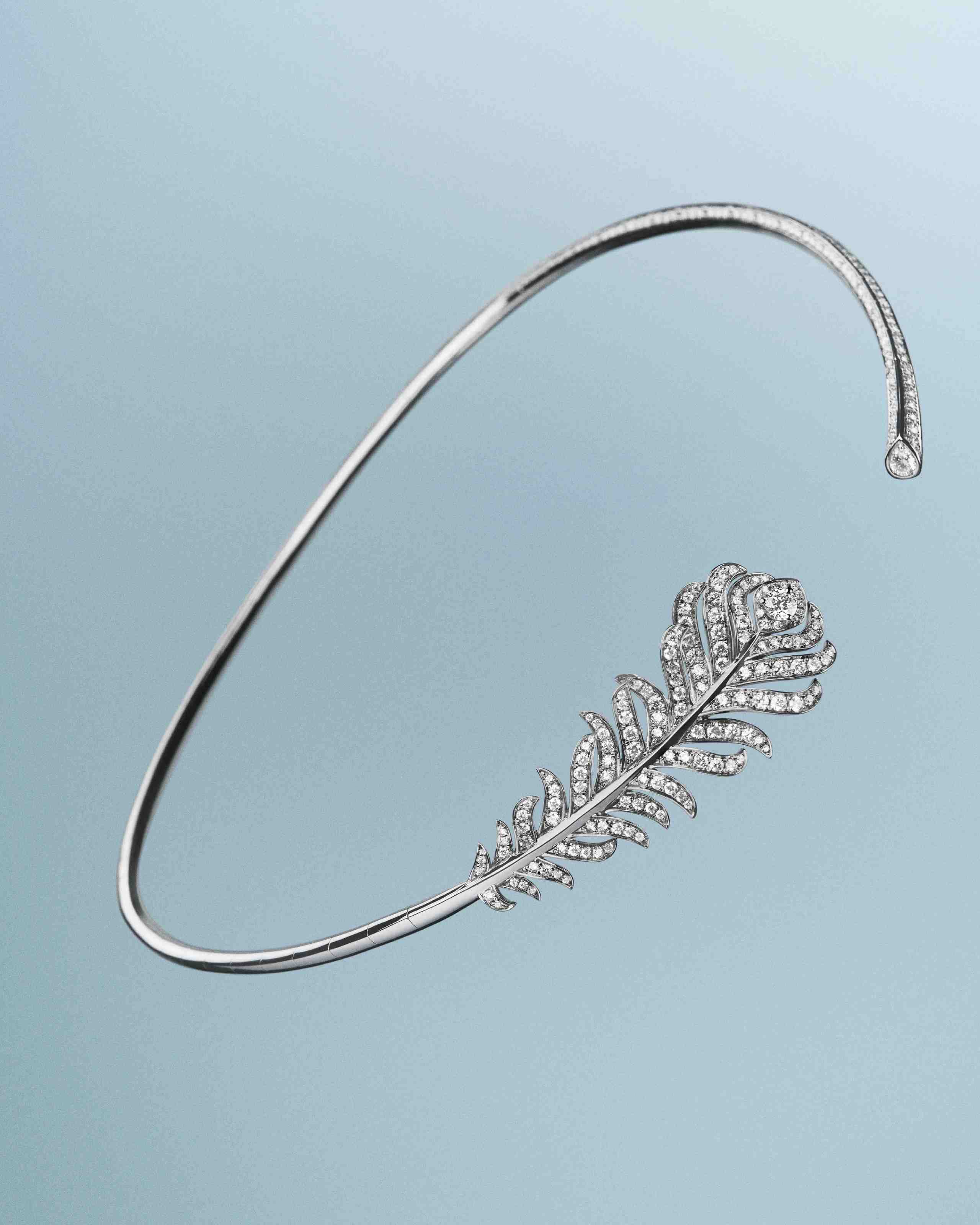 Les Dernières Créations de Boucheron Plume de Paon : Légèreté, Couleurs et  Souplesse Aérienne - Only Natural Diamonds, image size:2560x3200