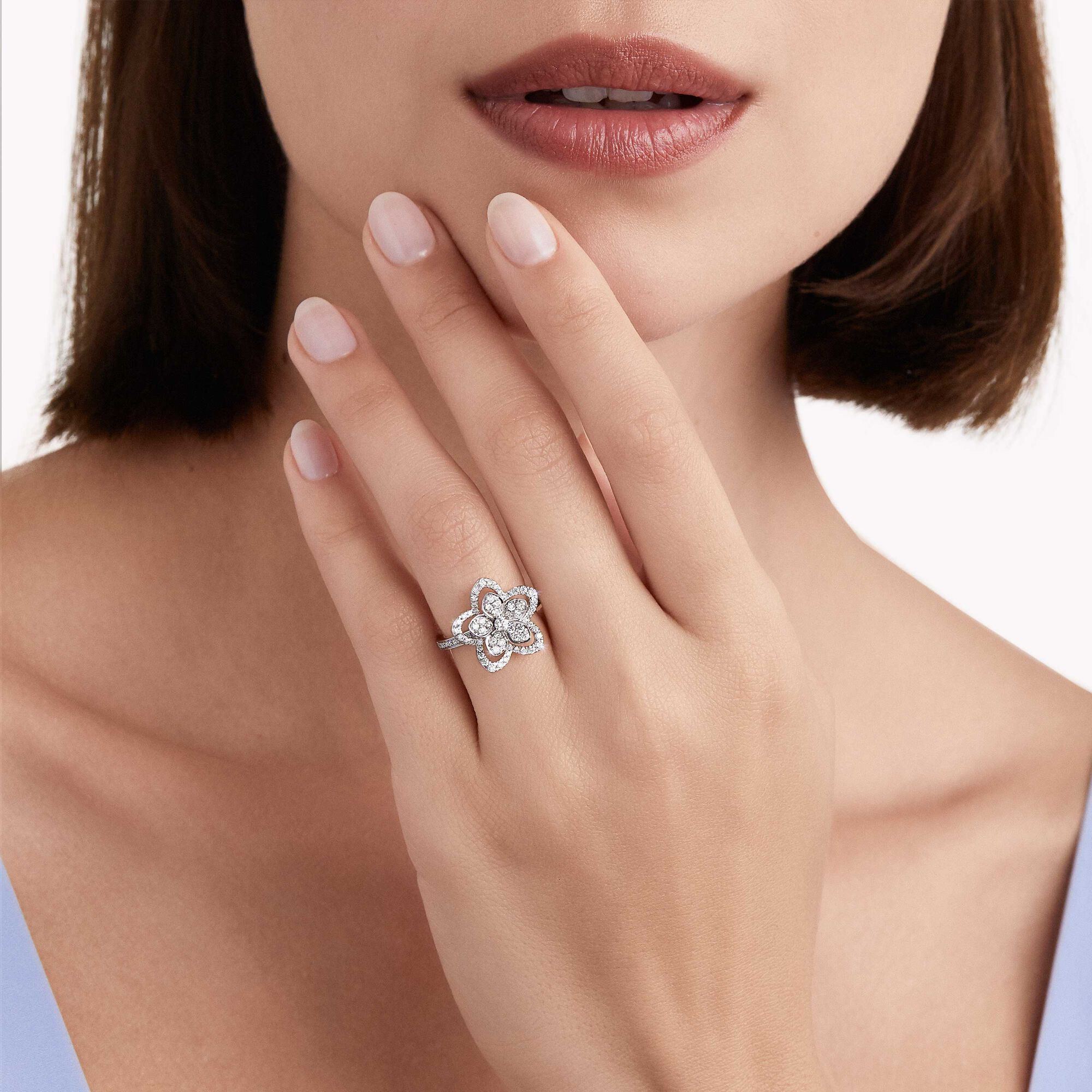 15 Wonderfully Whimsical Nature-Inspired Engagement Rings 11 15 Wonderfully Whimsical Nature-Inspired Engagement Rings