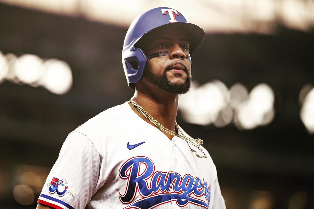 <i>Arizona Diamondbacks</i> versus <i>Texas Rangers:</i> Who Has the Edge in World Series Diamond Bling Matchup? 11 <i>Arizona Diamondbacks</i> versus <i>Texas Rangers:</i> Who Has the Edge in World Series Diamond Bling Matchup?