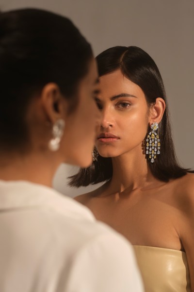 Master the Art of Feminine Elegance
