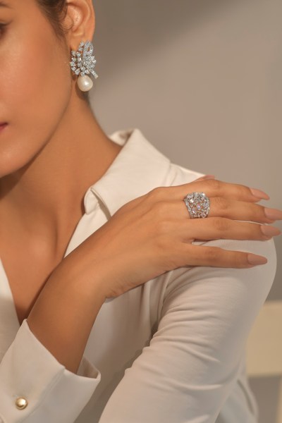 Master the Art of Feminine Elegance