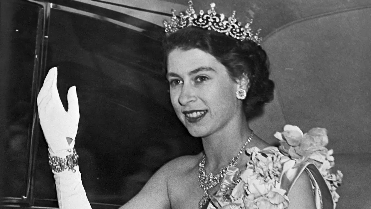 The Sentimental Story of the Edinburgh Wedding Bracelet: Queen Elizabeth II's Beloved Jewel 1 Queen Elizabeth II waves to the crowd from her car in London during the early years of her reign, wearing the Edinburgh Wedding Bracelet.