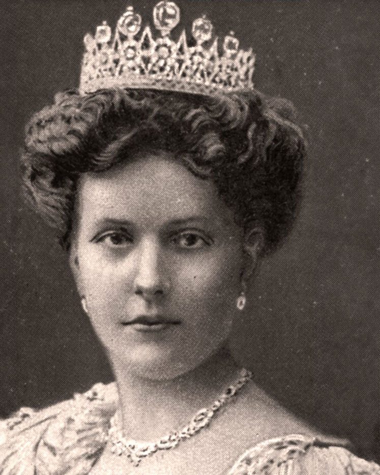 Princess Alice of Greece wearing tiara that became the Edinburgh Wedding Bracelet