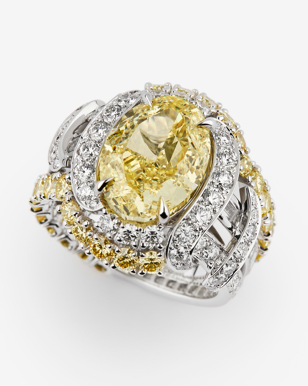 EPD HIJ Fendi High Jewelry FENDI Triptych High Jewelry FENDI Flavus Ring 01 IMG 4x5 1
