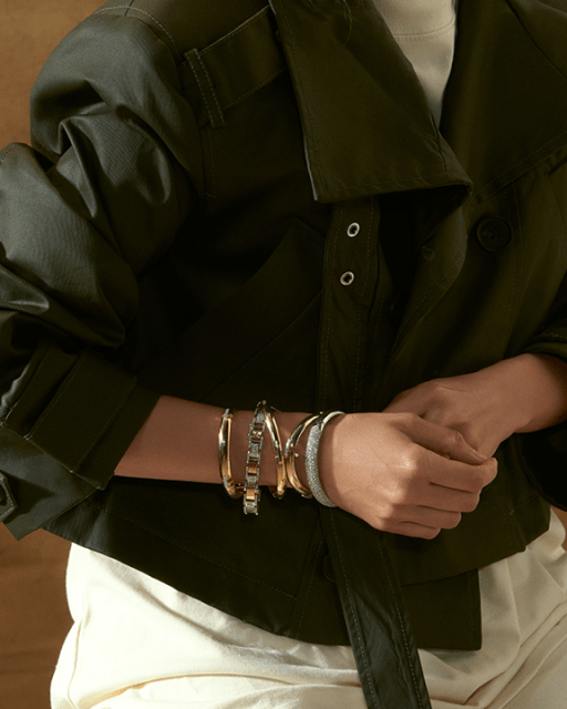 Saba azad Diamond ring and Bangles