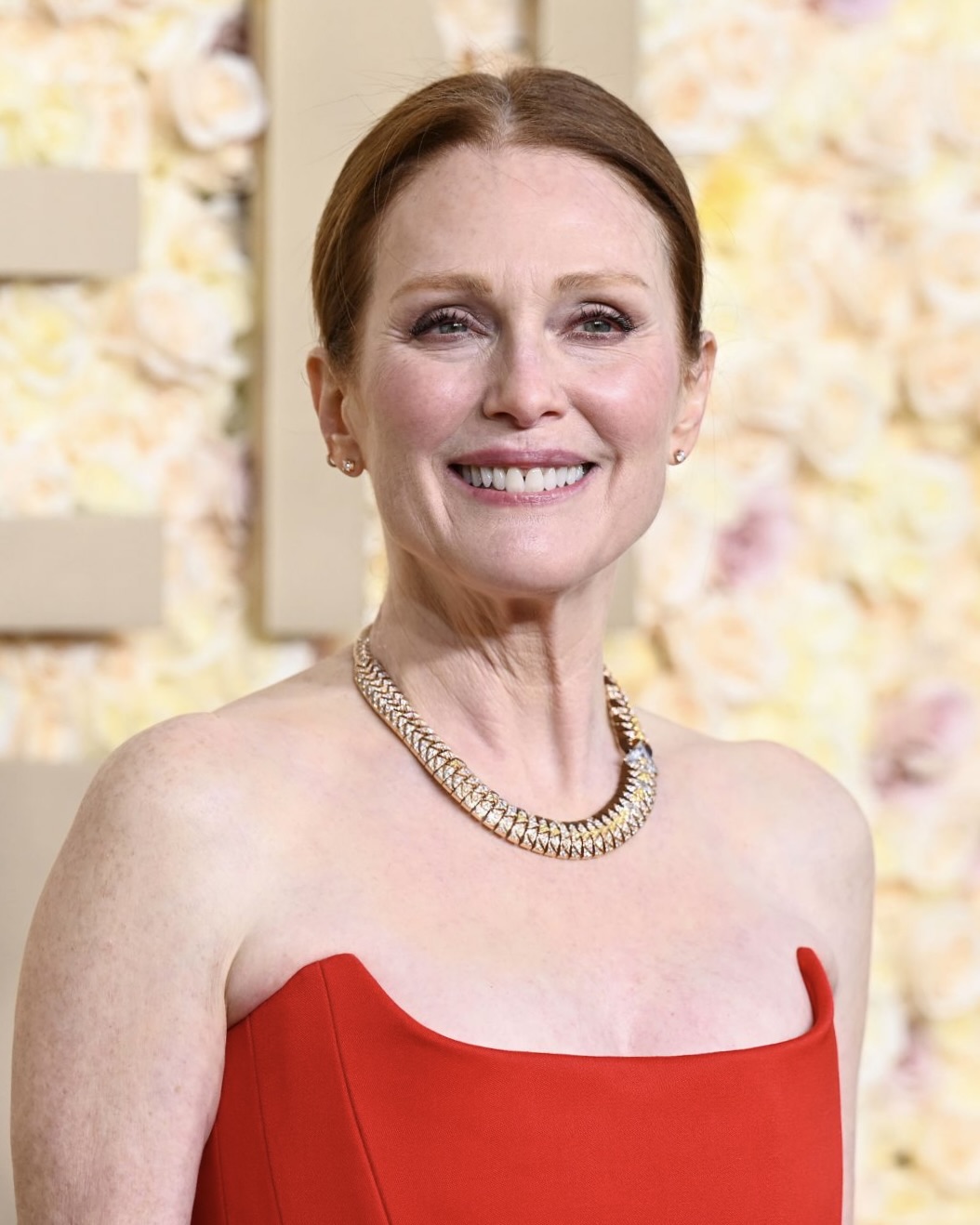 Julianne Moore at the 2024 Golden Globes in Natural Diamond Jewelry