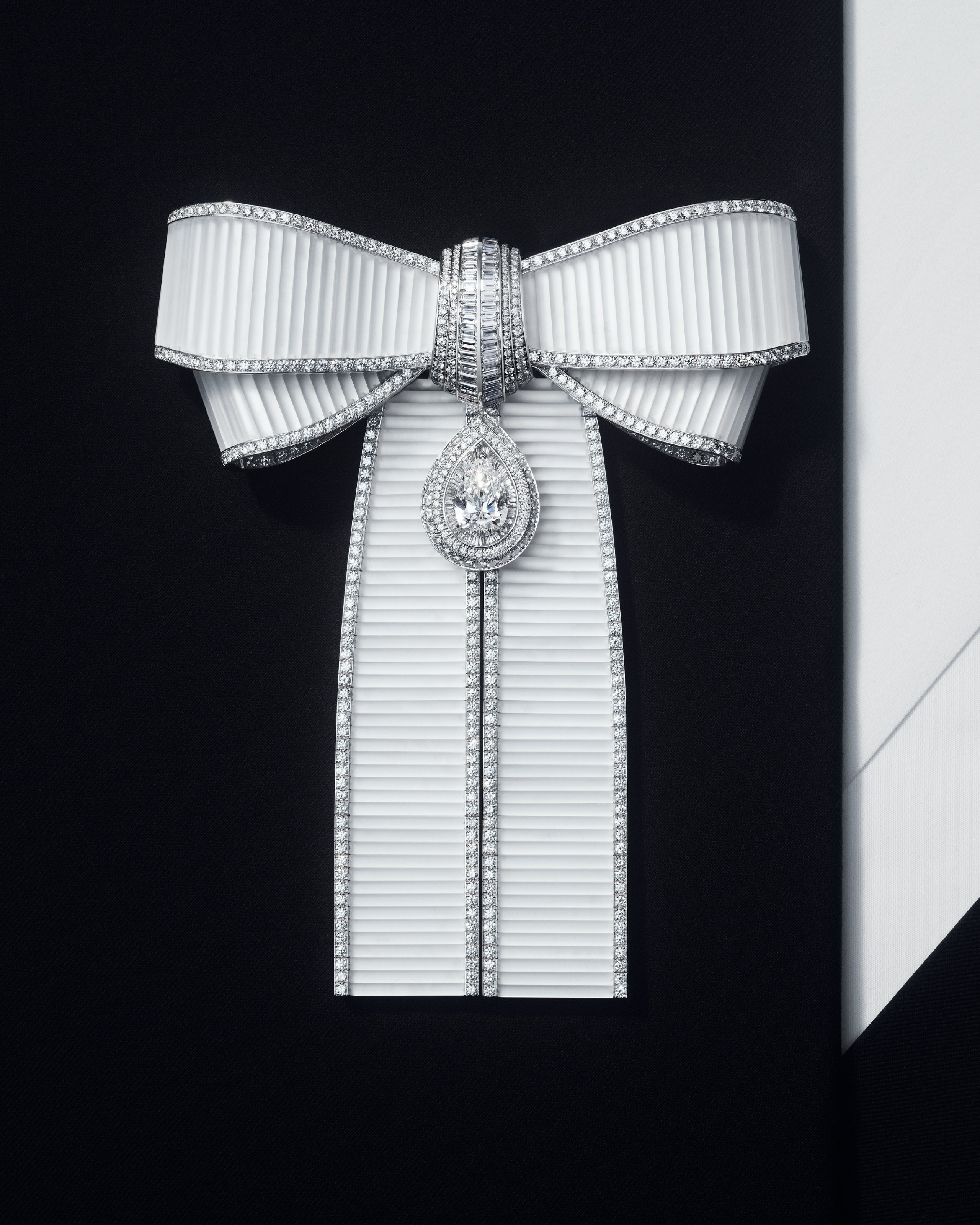 Meet Boucheron's Royal-Inspired Natural Diamond Designs at Paris Couture Week 10 BOUCHERON Histoire de Style The Power of Couture Noeud