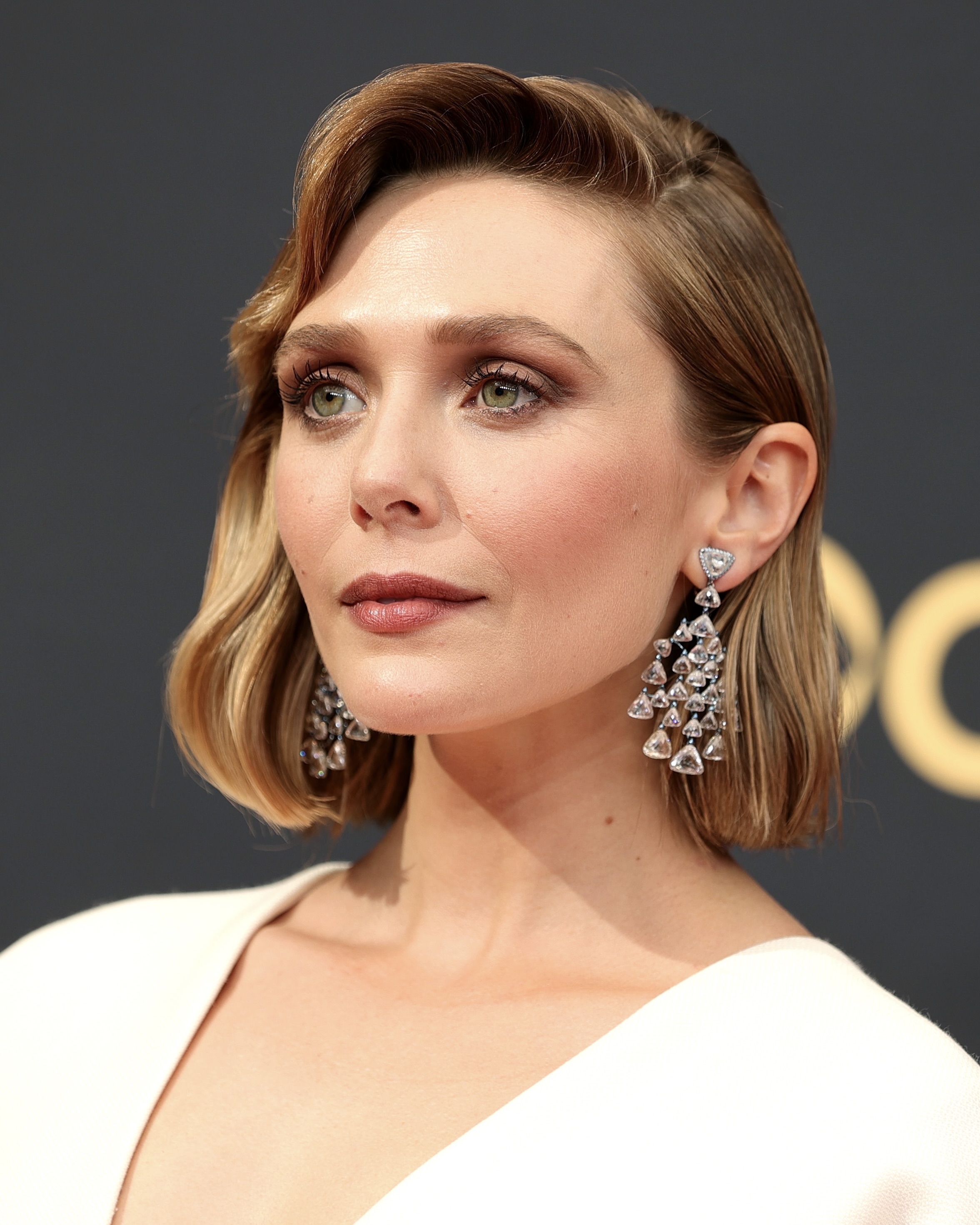 The Best Natural Diamond Jewelry in Emmy Awards History 6 Elizabeth Olsen Wore Chopard Jewelry to the 2021 Emmy Awards