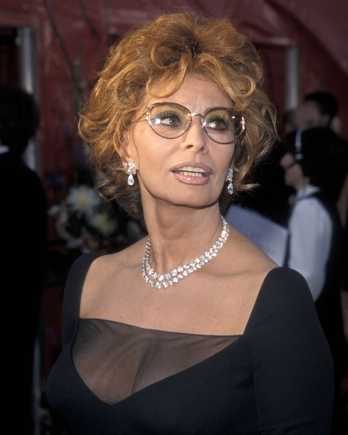 Oscars Jewelry: Sophia Loren wore Fred Leighton diamond jewelry at the 1999 Academy Awards