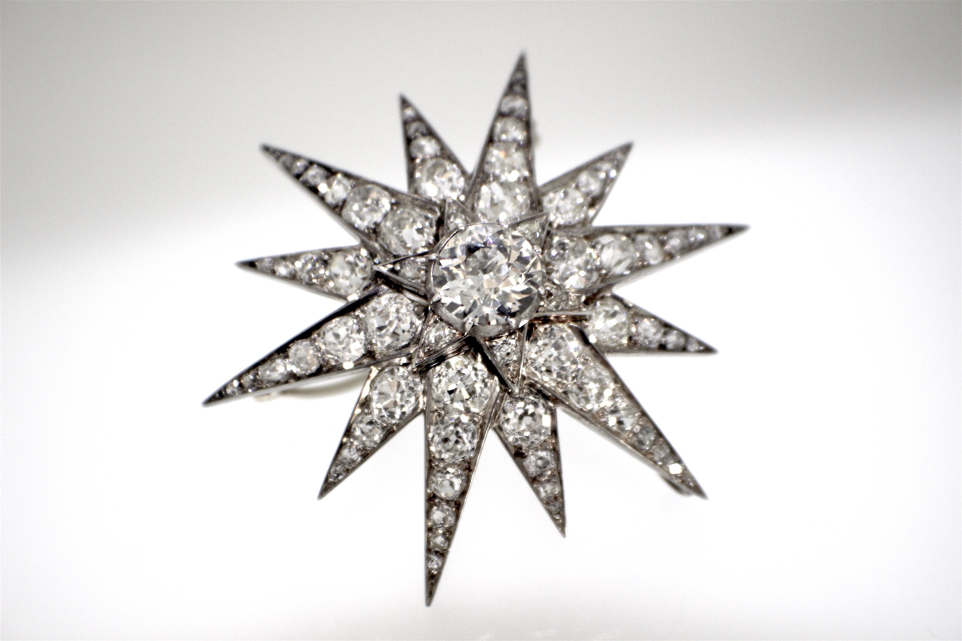 15 Unique Natural Diamonds From the Miami Beach Antique Show 6 15 Unique Natural Diamonds From the Miami Beach Antique Show