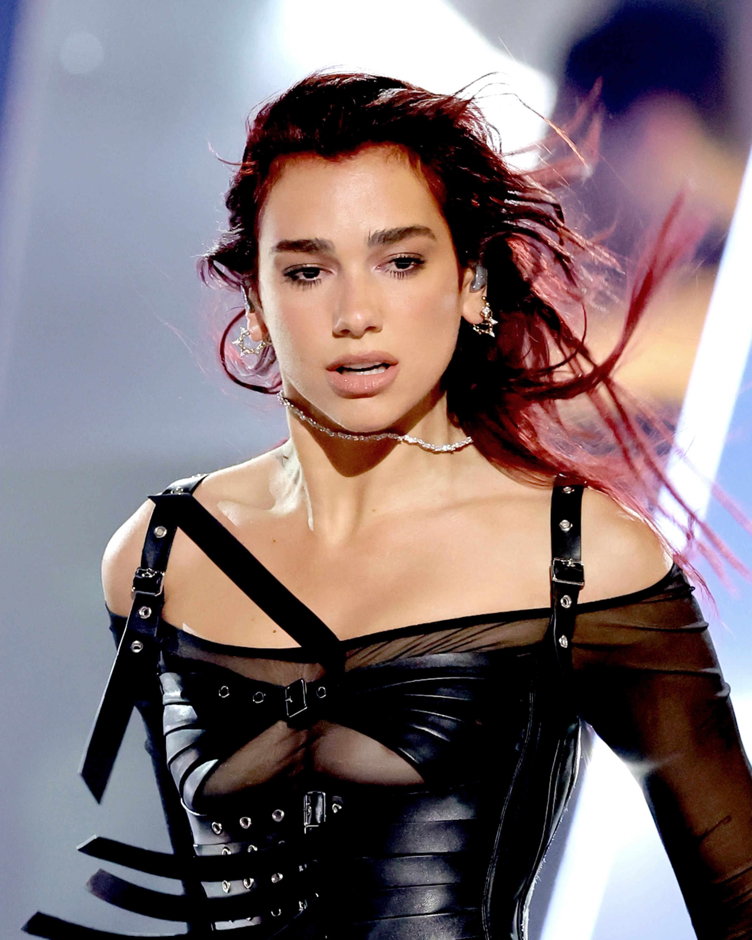The Best Natural Diamond Jewellery Moments at the 2024 Grammy Awards 2 CULT CEL GLM 2024 Grammys DUA LIPA