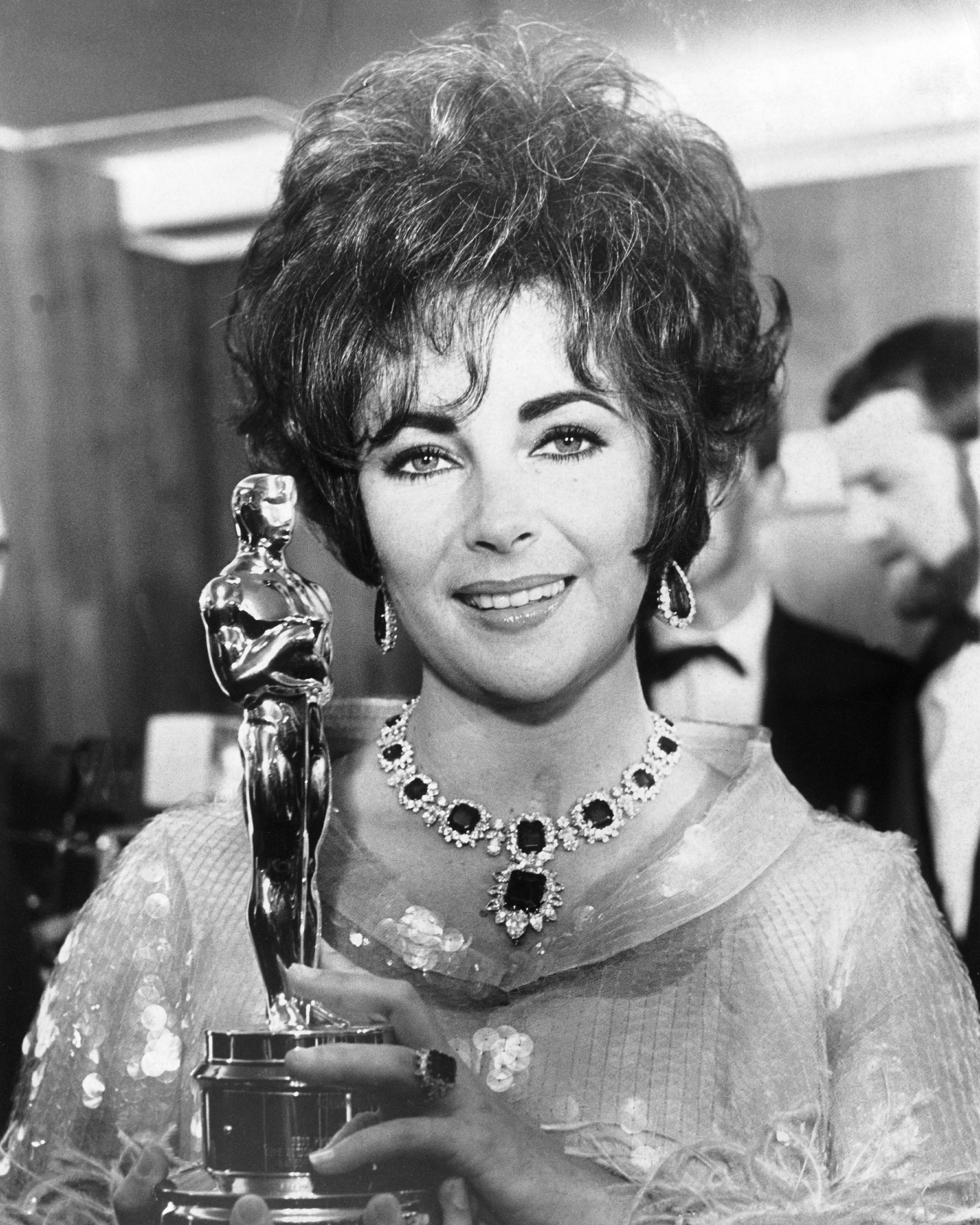 Burton & Bulgari: Elizabeth Taylor’s Enduring Impact on Diamond Jewelry Style 14 Burton & Bulgari: Elizabeth Taylor’s Enduring Impact on Diamond Jewelry Style