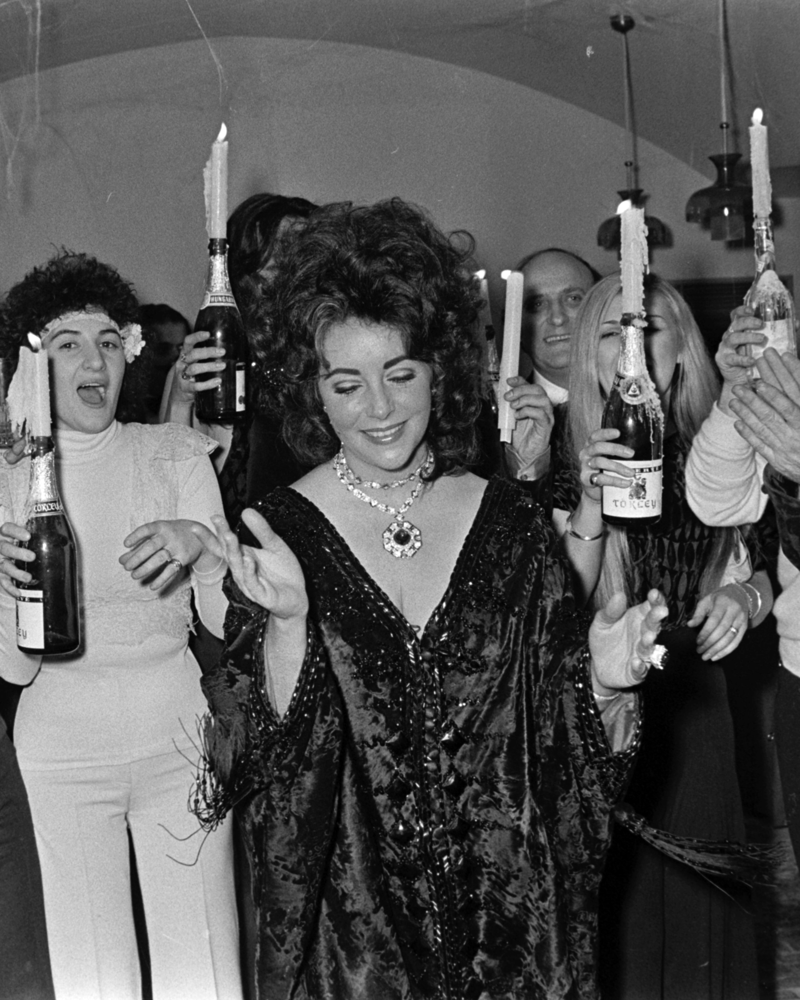Burton & Bulgari: Elizabeth Taylor’s Enduring Impact on Diamond Jewelry Style 18 Burton & Bulgari: Elizabeth Taylor’s Enduring Impact on Diamond Jewelry Style