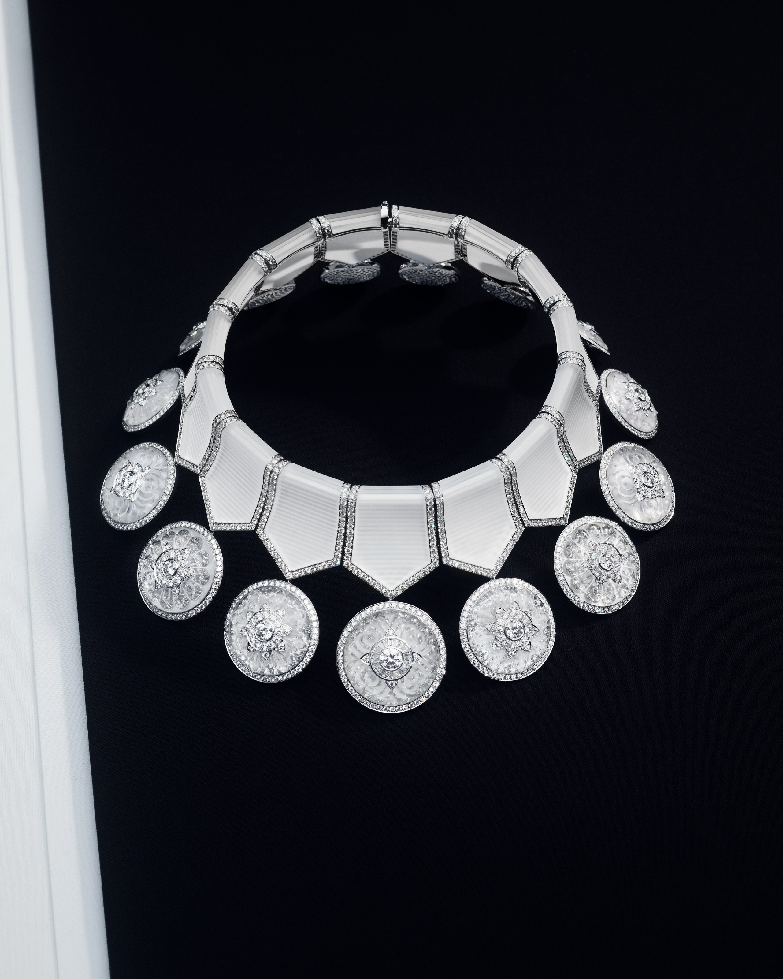The Power of Culture, une Collection tout en Diamants Naturels et Cristal de Roche. 9 The Power of Culture, une Collection tout en Diamants Naturels et Cristal de Roche.