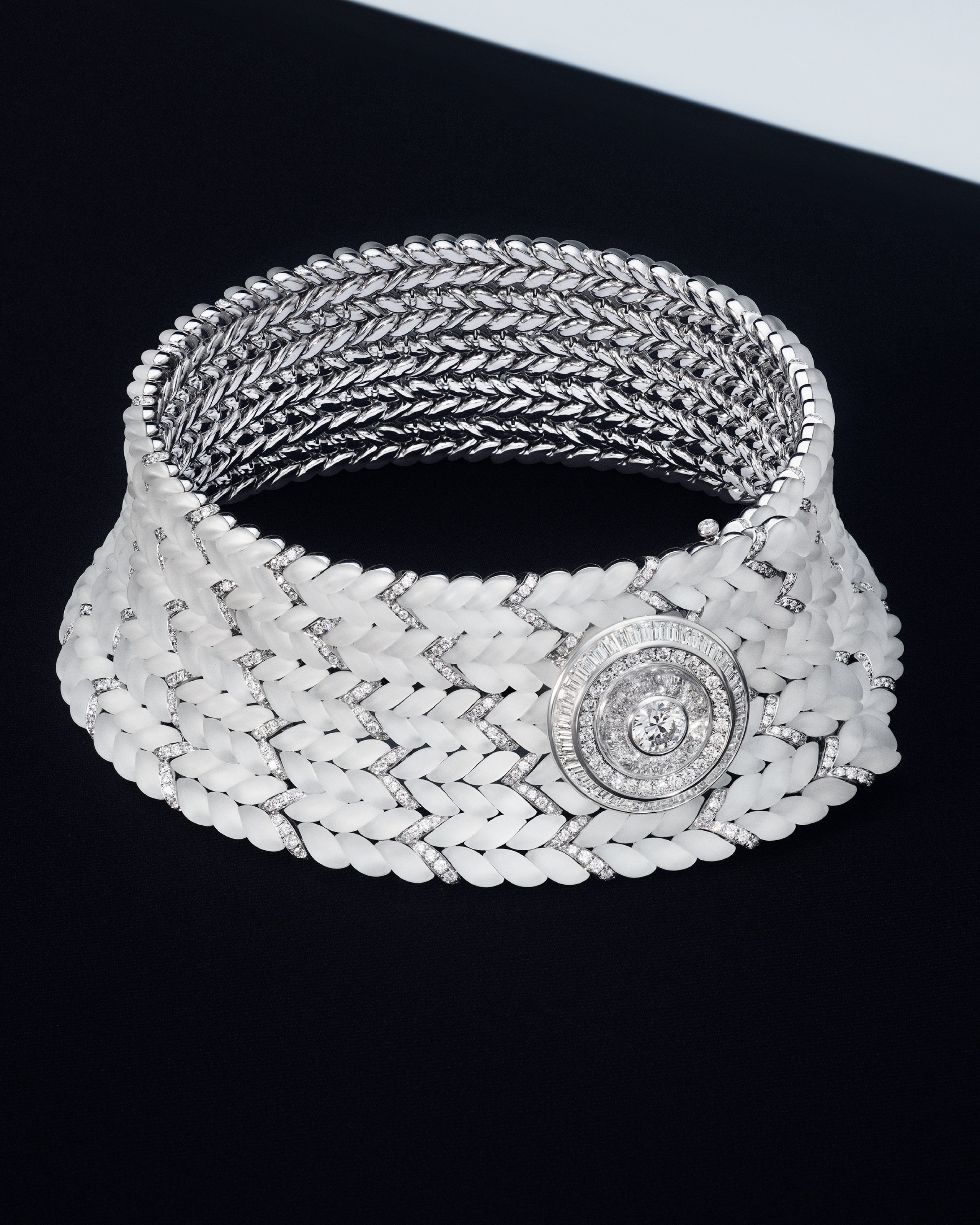 The Power of Culture, une Collection tout en Diamants Naturels et Cristal de Roche. 8 The Power of Culture, une Collection tout en Diamants Naturels et Cristal de Roche.