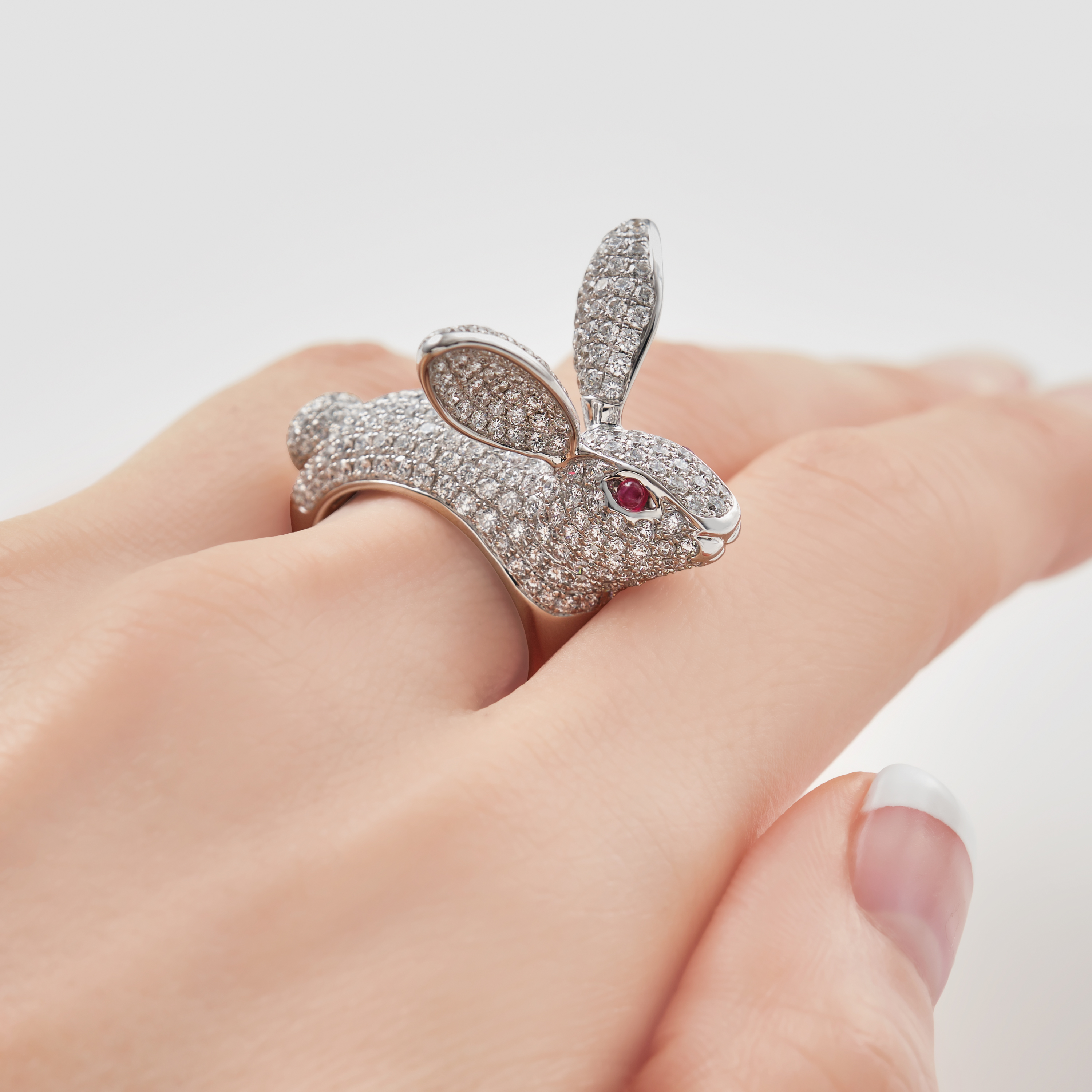 <i>Mio Harutaka :</i> Une Bague Lapin pour Célébrer Pâques 2 <i>Mio Harutaka :</i> Une Bague Lapin pour Célébrer Pâques