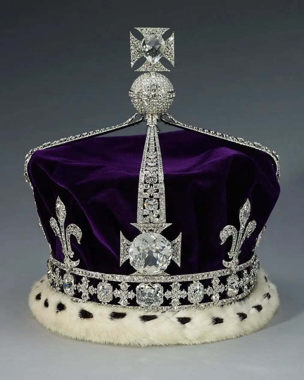 The Crown of Queen Elizabeth the Queen Mother, 1937. It is set with the Koh-i-Noor Diamond. (Getty Images)