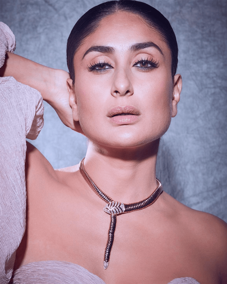 Bvlgari Serpenti necklace enhances Kareena's muted glam look