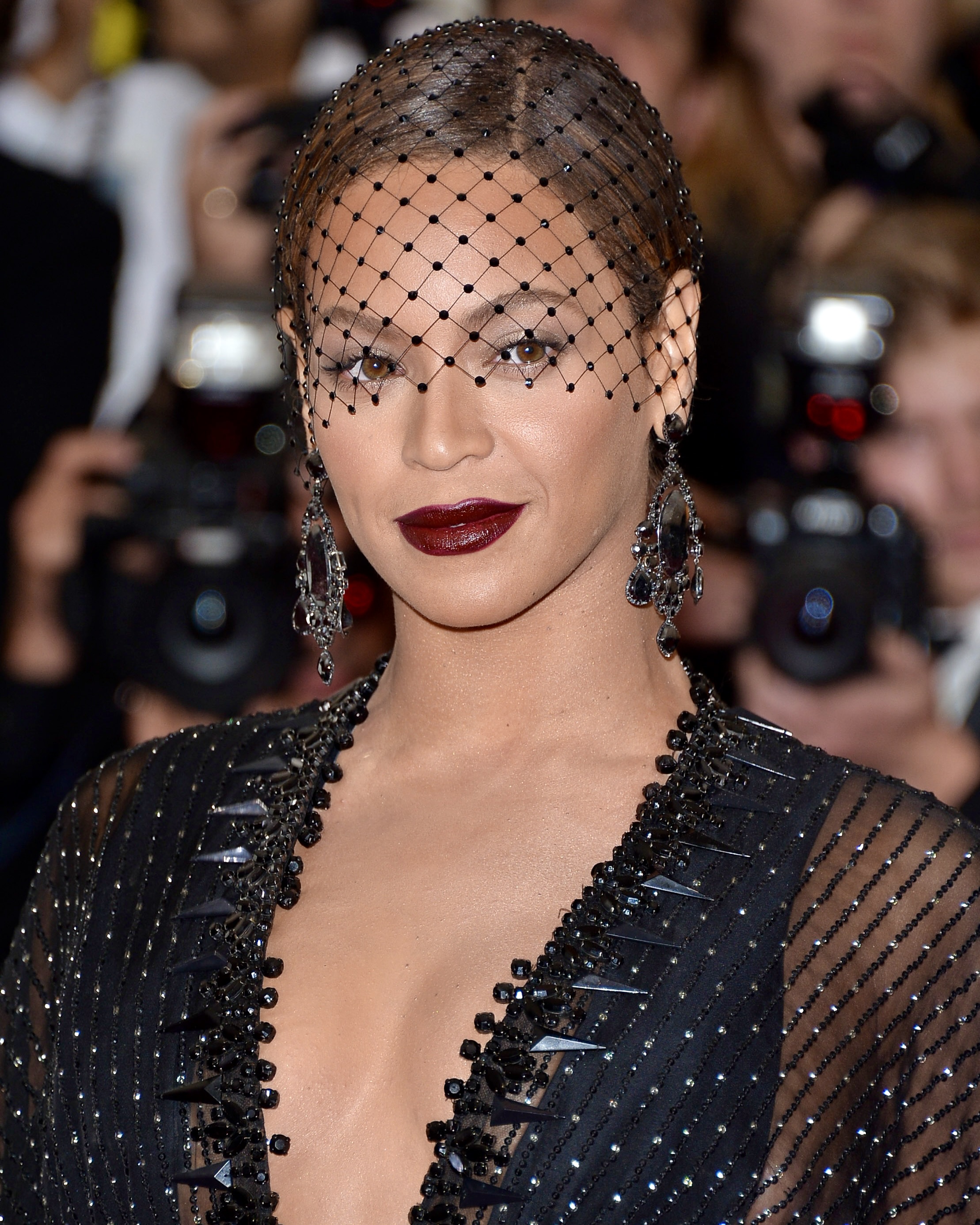 Beyoncé shined in natural diamond jewelry at the 2014 Met Gala.