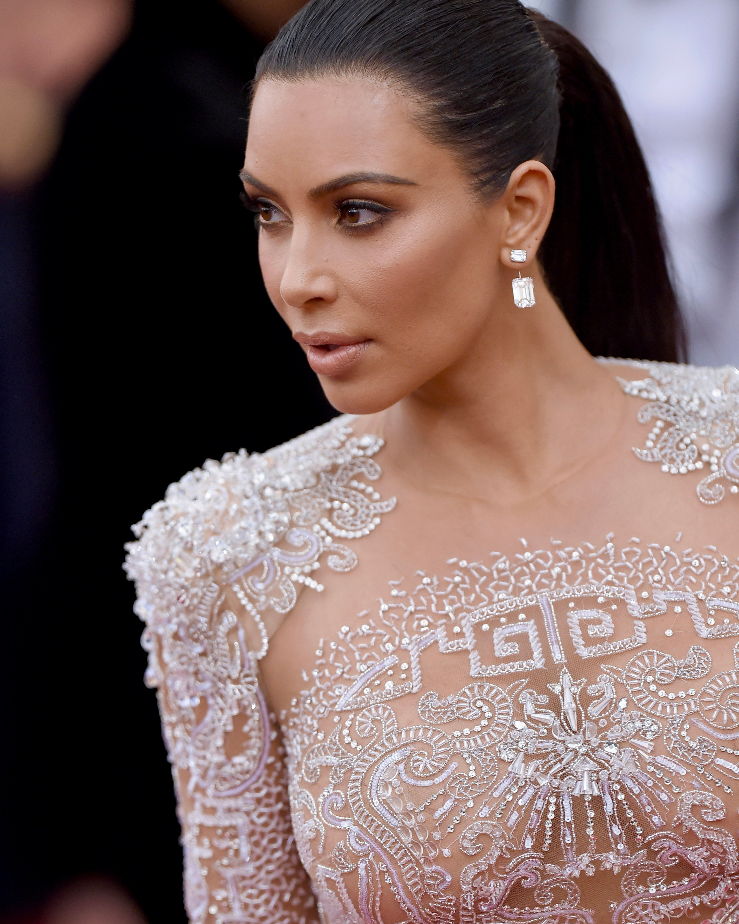 Kim Kardashian shined in natural diamond jewelry at the 2015 Met Gala.