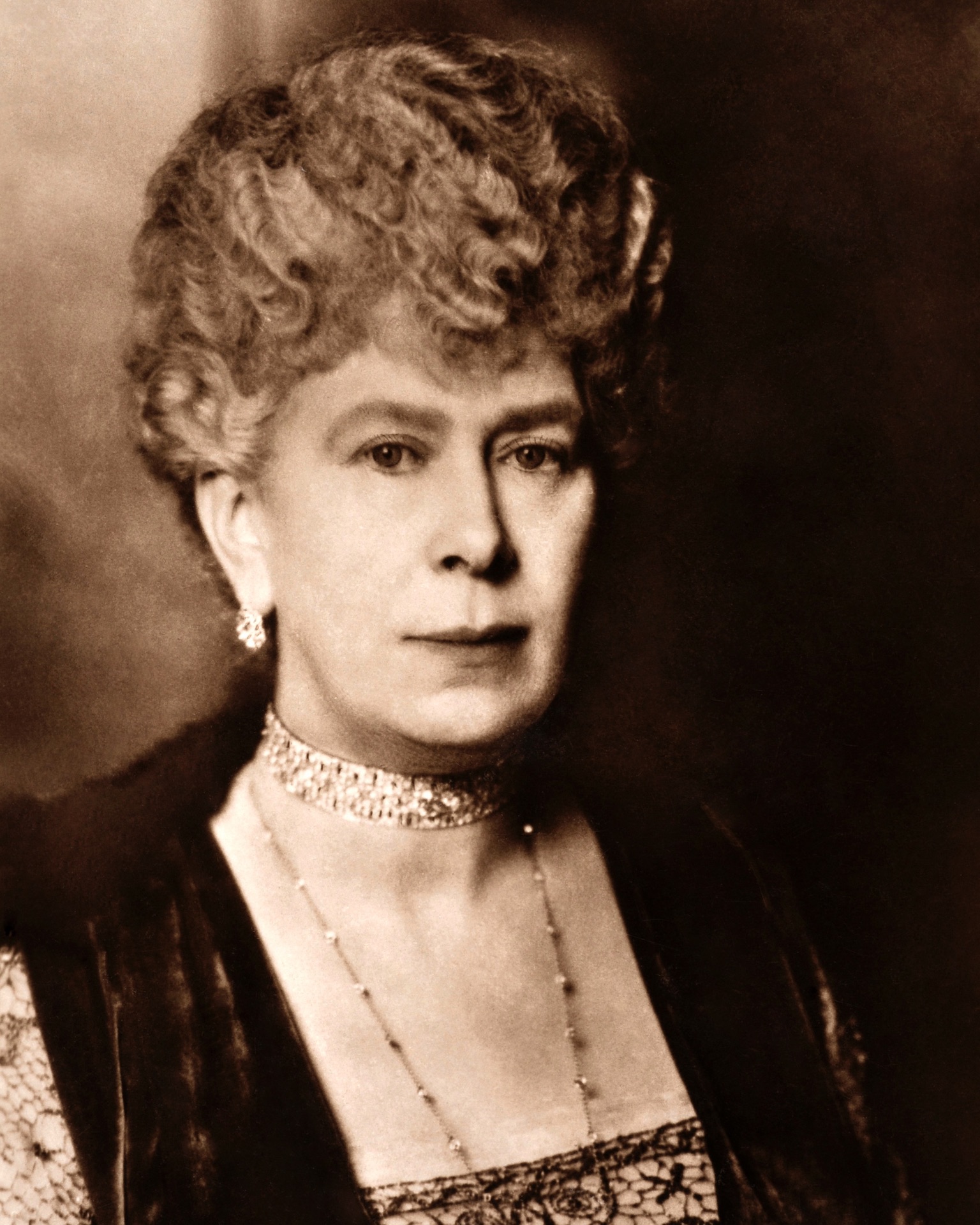 How The British Royals Mastered the Jewelry Makeover