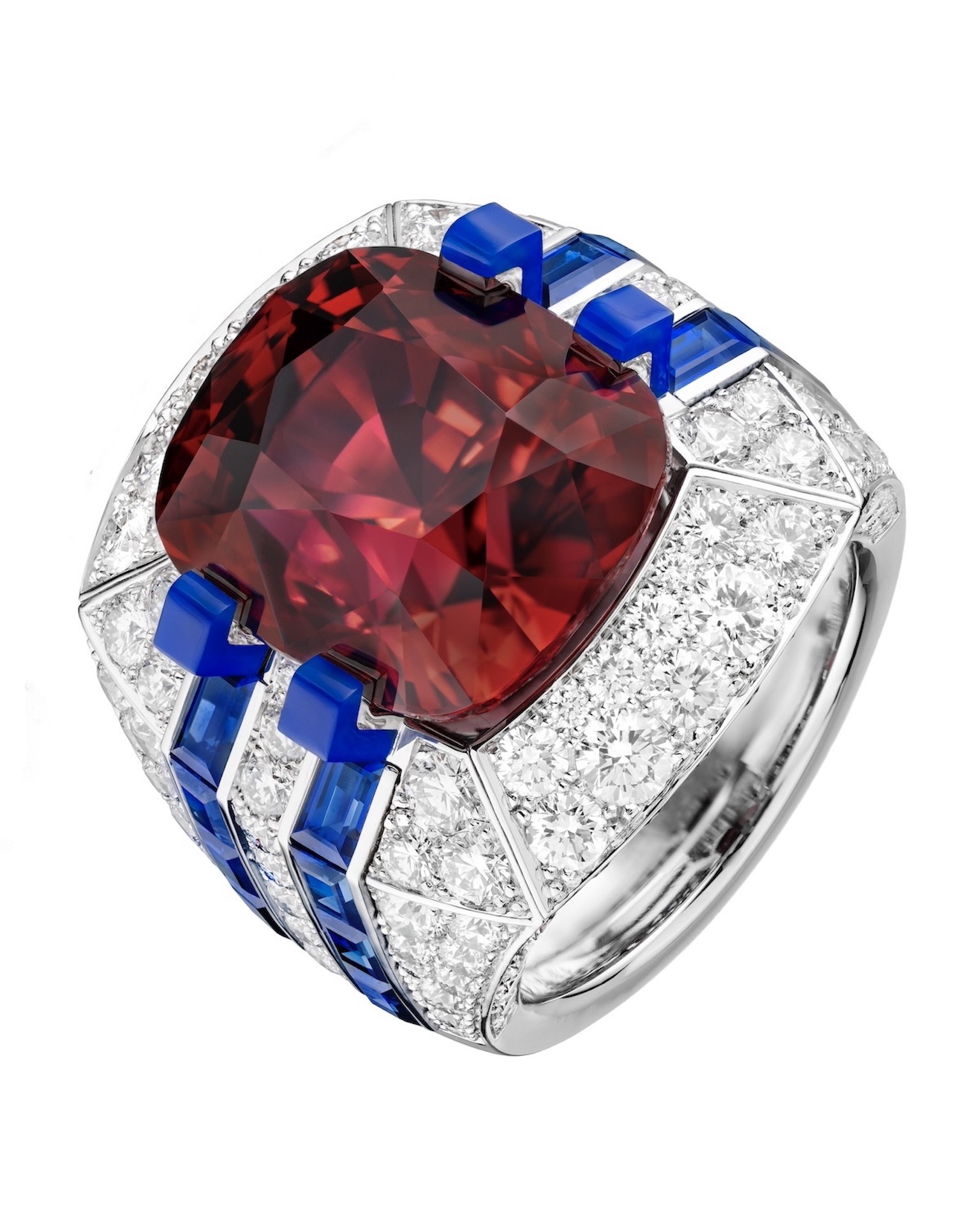 La nouvelle Collection de Haute Joaillerie de Chanel Prend une Tournure Sportive 3 La nouvelle Collection de Haute Joaillerie de Chanel Prend une Tournure Sportive