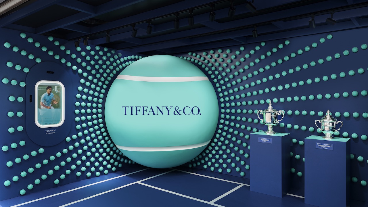 2025 US Open: Tiffany & Co. Swings Into Action With a Diamond Tennis Racket 1 The Tiffany & Co. 2025 US Open Pop-Up in the Fountain Plaza at the USTA Billie Jean King National Tennis Center.