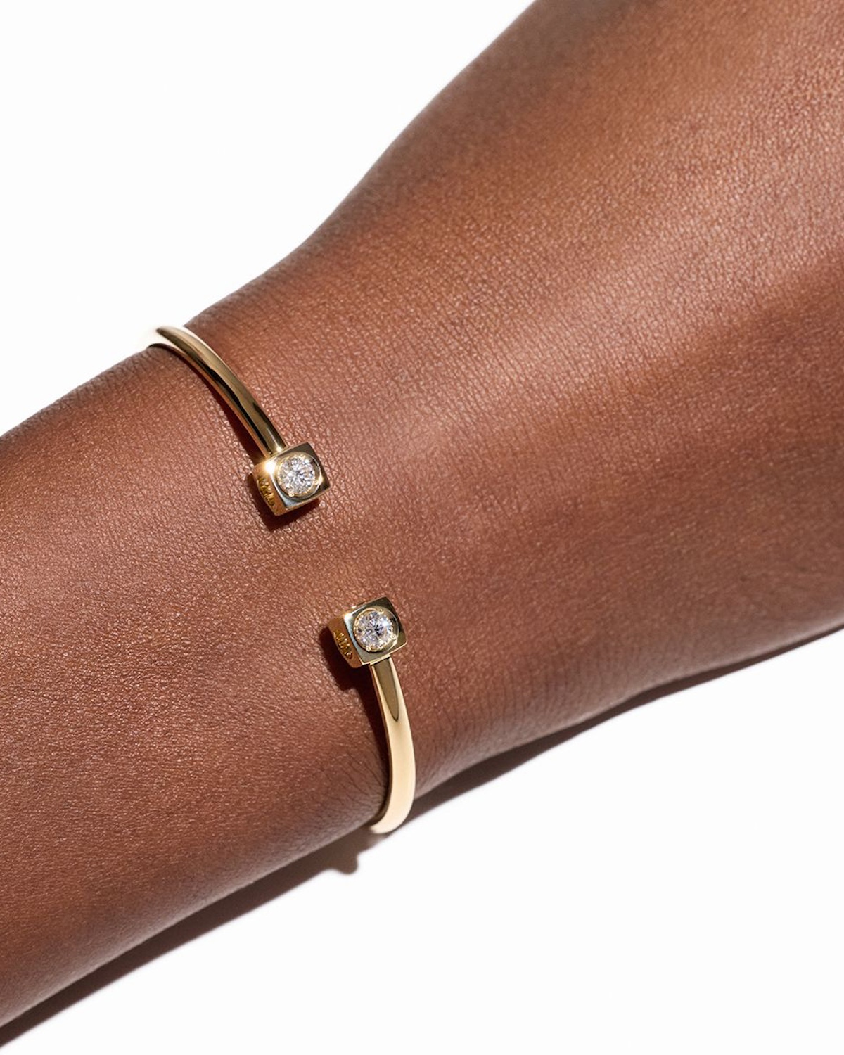 Get The Look: 9 Natural Diamond Bangles Inspired By 'The Perfect Couple' 11 Get The Look: 9 Natural Diamond Bangles Inspired By 'The Perfect Couple'