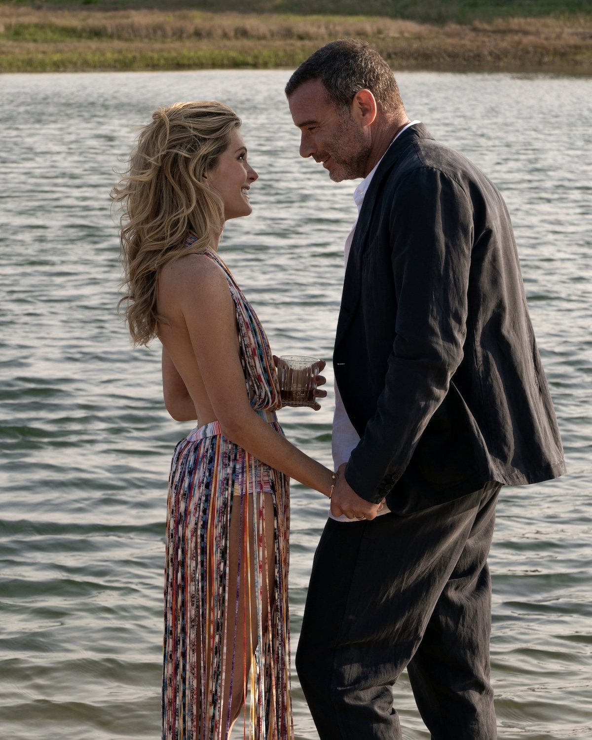 Get The Look: 9 Natural Diamond Bangles Inspired By 'The Perfect Couple' 3 Get The Look: 9 Natural Diamond Bangles Inspired By 'The Perfect Couple'