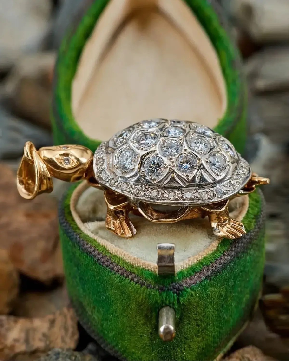 Simply Charmed: 23 Natural Diamond Charms to Shop this Fall