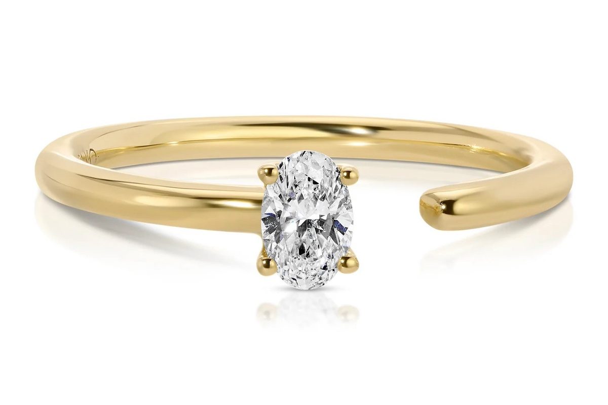 Comme Lady Gaga, Optez pour une Bague de Fiançailles en Diamant Naturel de forme Ovale