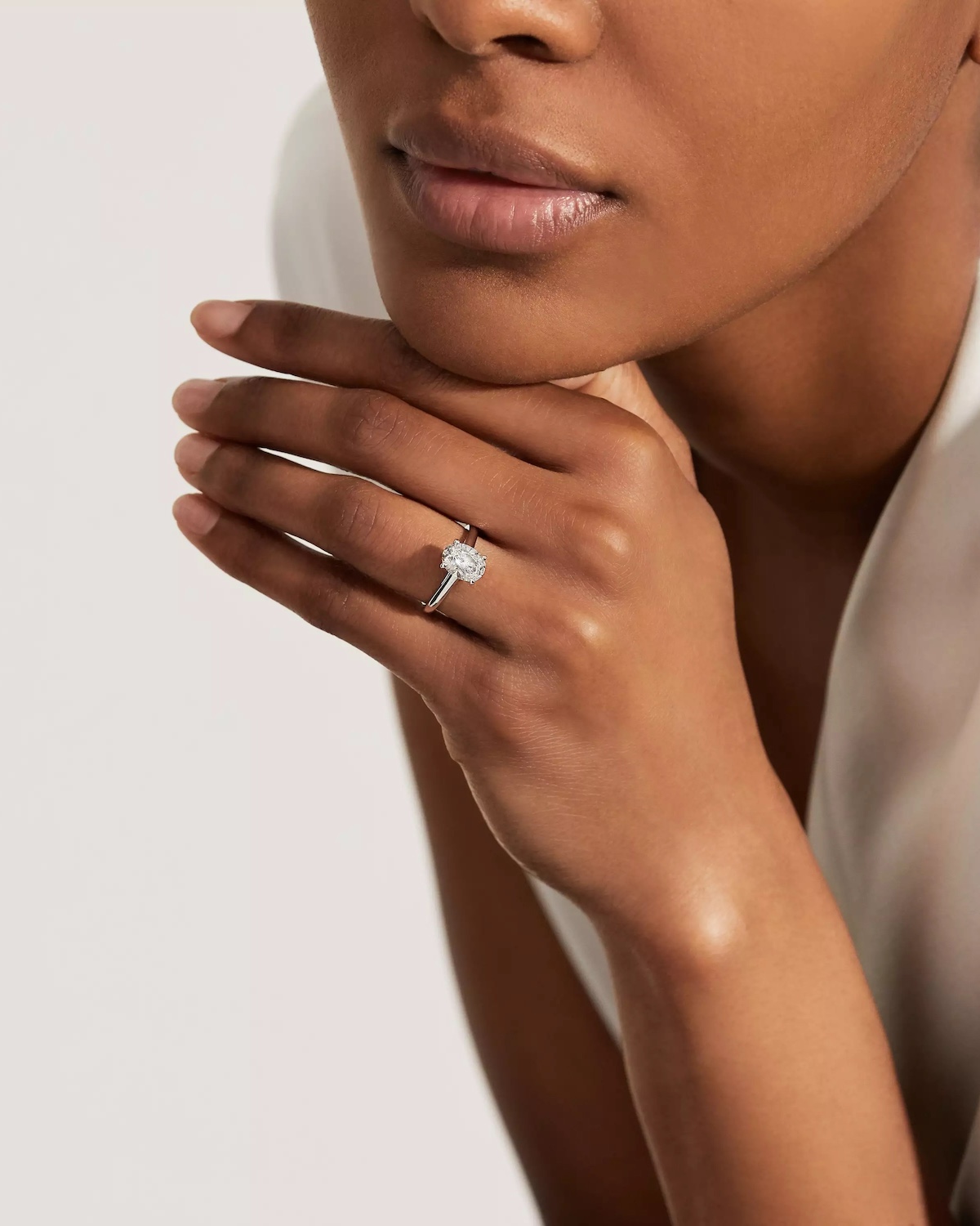 Comme Lady Gaga, Optez pour une Bague de Fiançailles en Diamant Naturel de forme Ovale