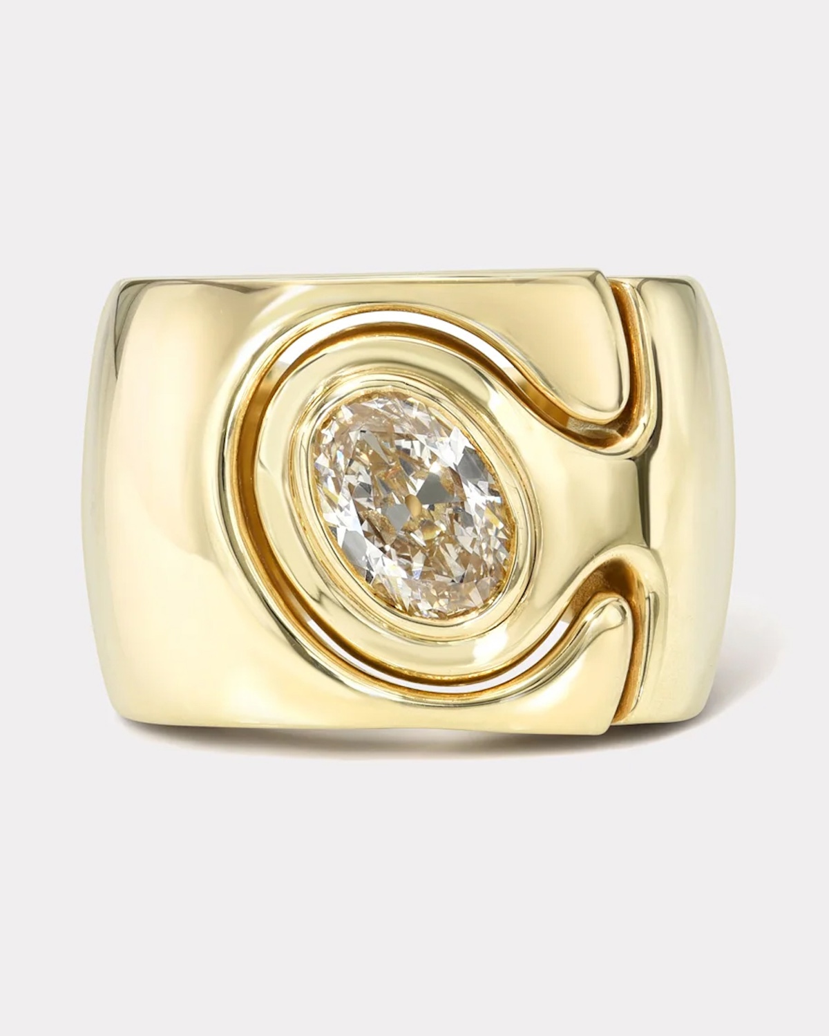 Comme Lady Gaga, Optez pour une Bague de Fiançailles en Diamant Naturel de forme Ovale