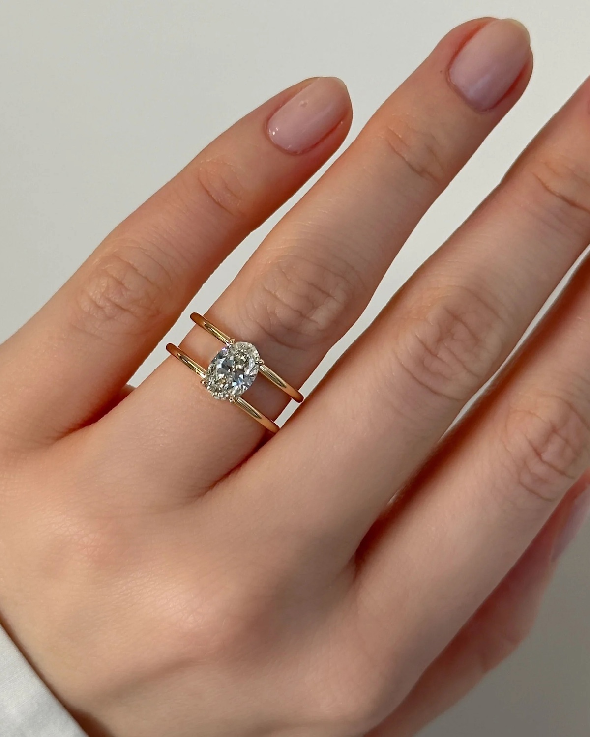 Comme Lady Gaga, Optez pour une Bague de Fiançailles en Diamant Naturel de forme Ovale
