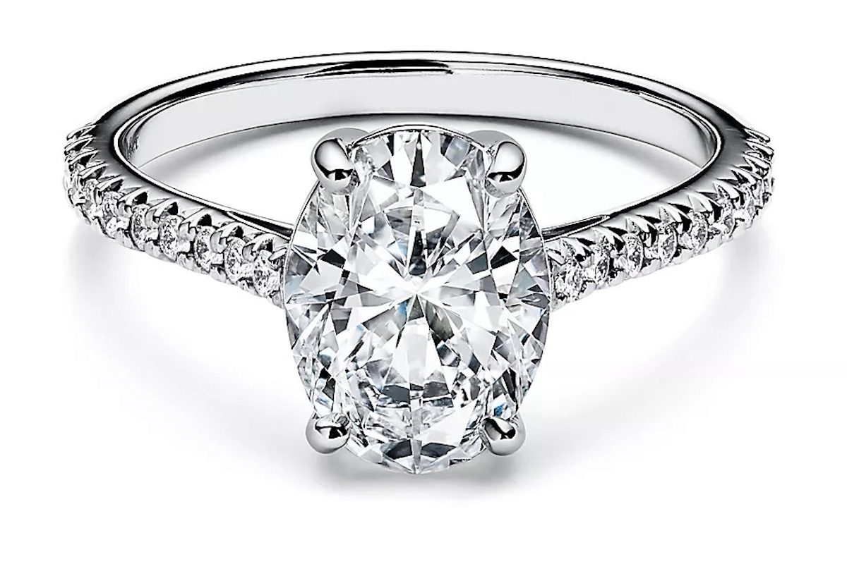 Comme Lady Gaga, Optez pour une Bague de Fiançailles en Diamant Naturel de forme Ovale