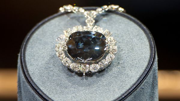 famous blue diamond the Hope Diamond
