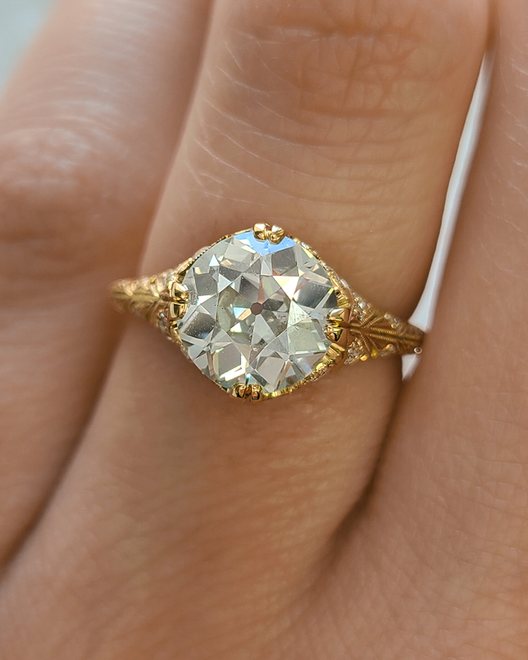 Les plus belles Bagues de Fiançailles en Diamant Naturel de 2 Carats pour tout Budget