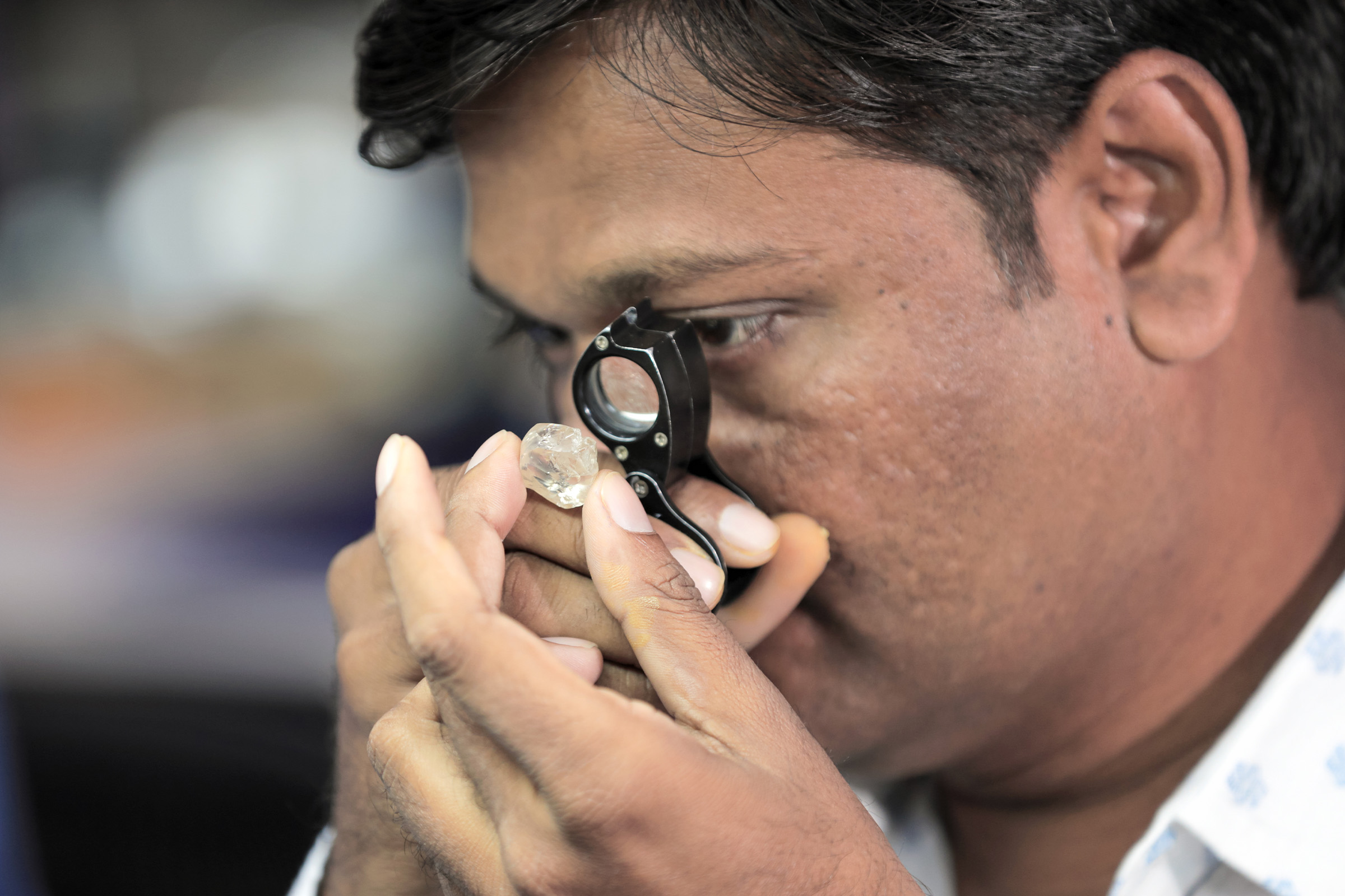 The Unparalleled Power of Indian Diamond Craft 1 The Navbharat Ratna, a 2.120-carat diamond shaped like India, celebrates craftsmanship and tradition