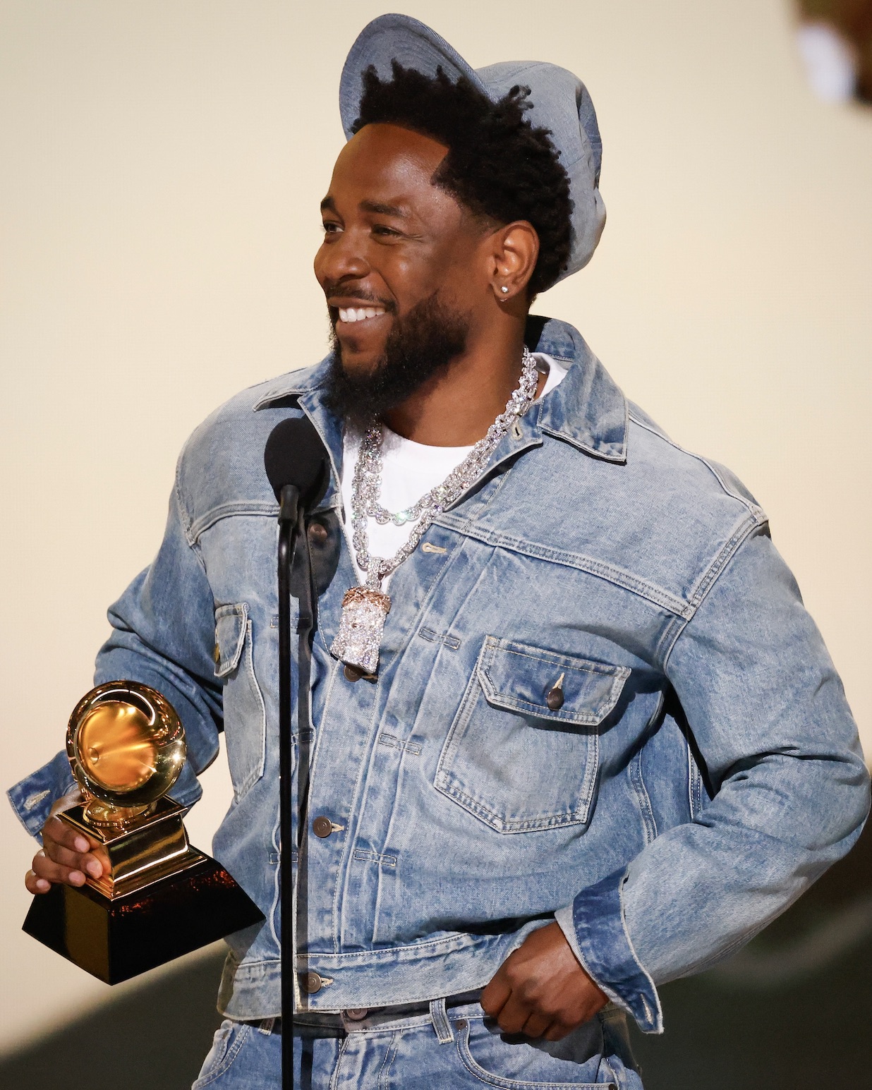 Kendrick Lamar Is the King of Rap & Diamonds: A Look Back on His Best Jewelry Moments 3 Kendrick Lamar Is the King of Rap & Diamonds: A Look Back on His Best Jewelry Moments