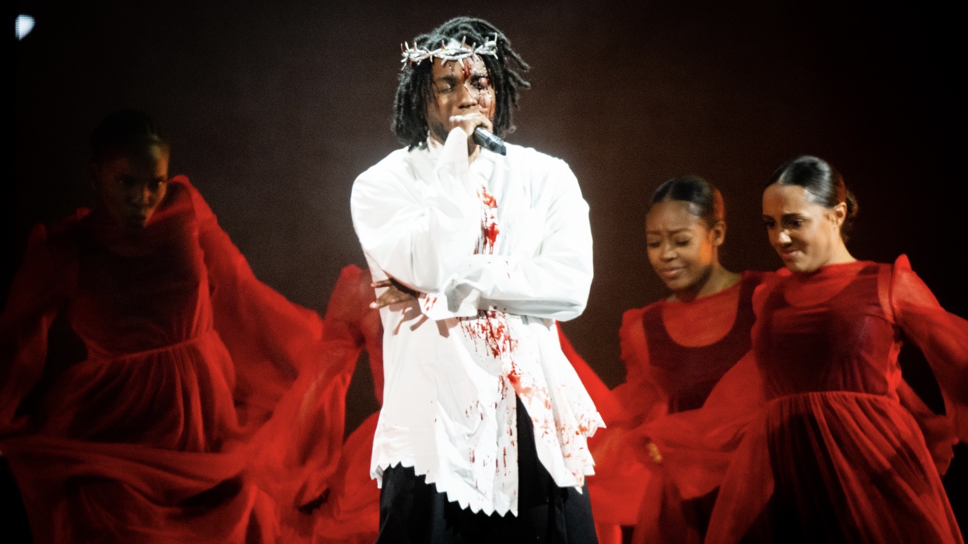 Kendrick Lamar Is the King of Rap & Diamonds: A Look Back on His Best Jewelry Moments 9 Kendrick Lamar performs as he headlines during the 2022 Glastonbury Festival, wearing a Tiffany & Co. diamond thorn crown.