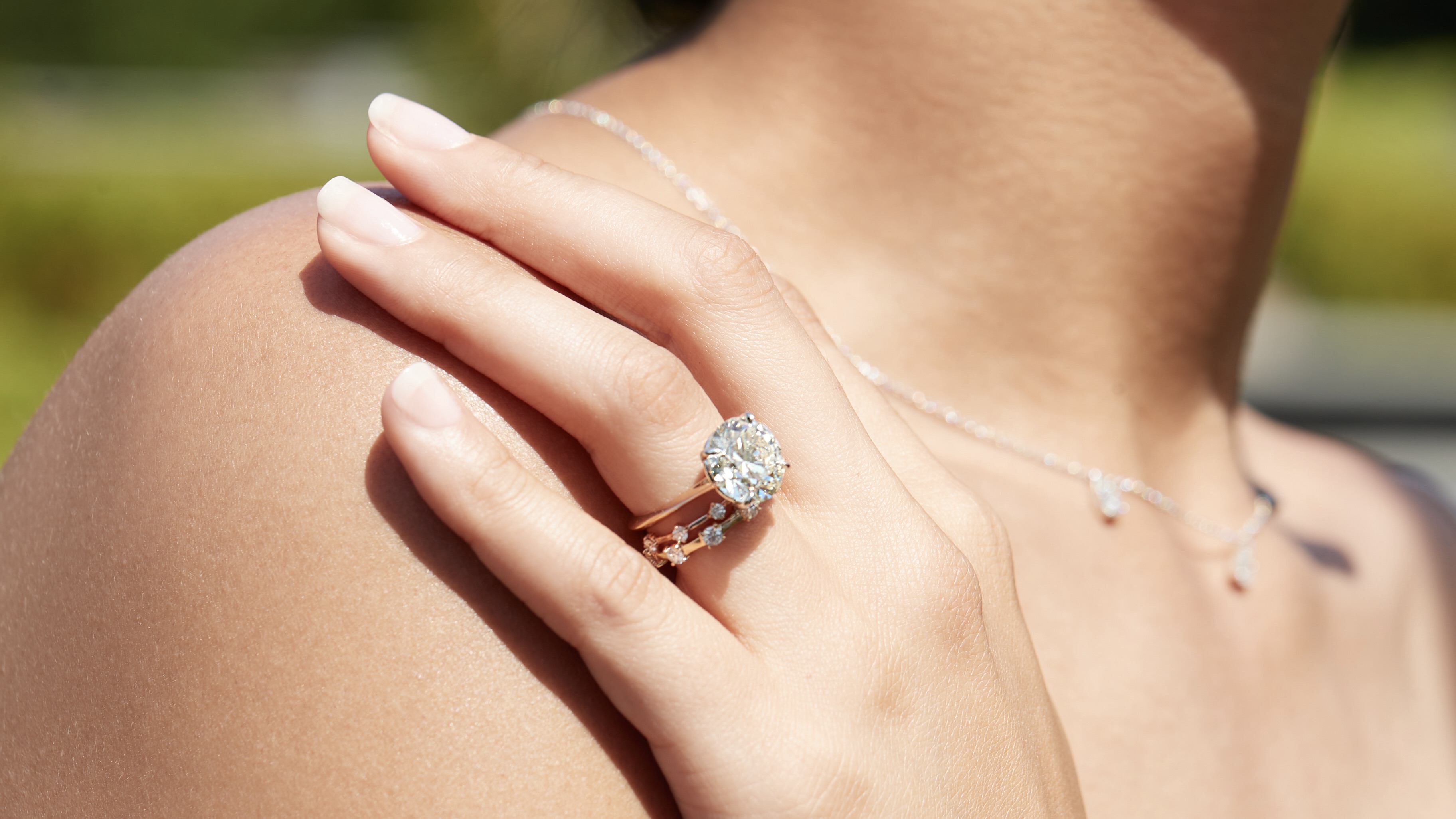 A Complete Guide to Classic Wedding Jewelry 1 A Complete Guide to Classic Wedding Jewelry: Natural Diamond Engagement Ring