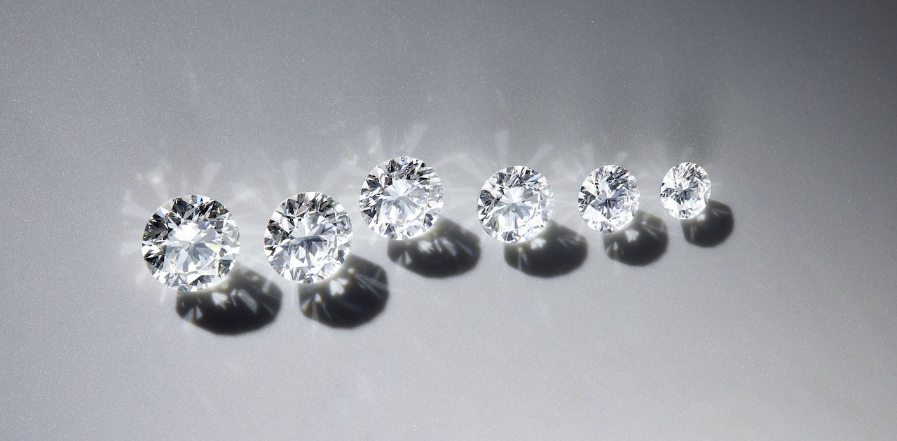Diamond display showing different diamond carat weights 