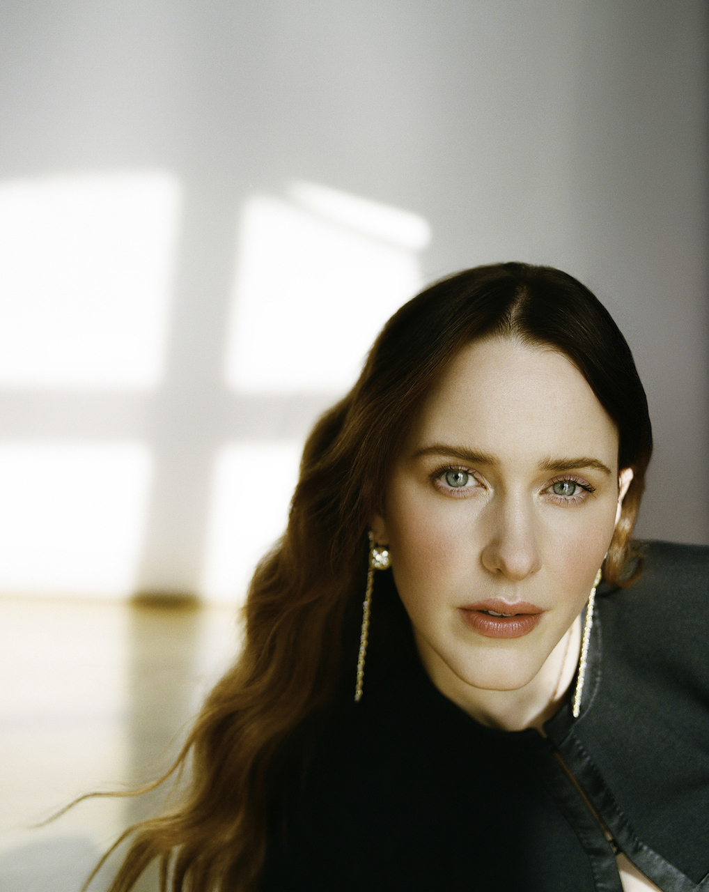 Actress Rachel Brosnahan wearing natural diamond jewelry