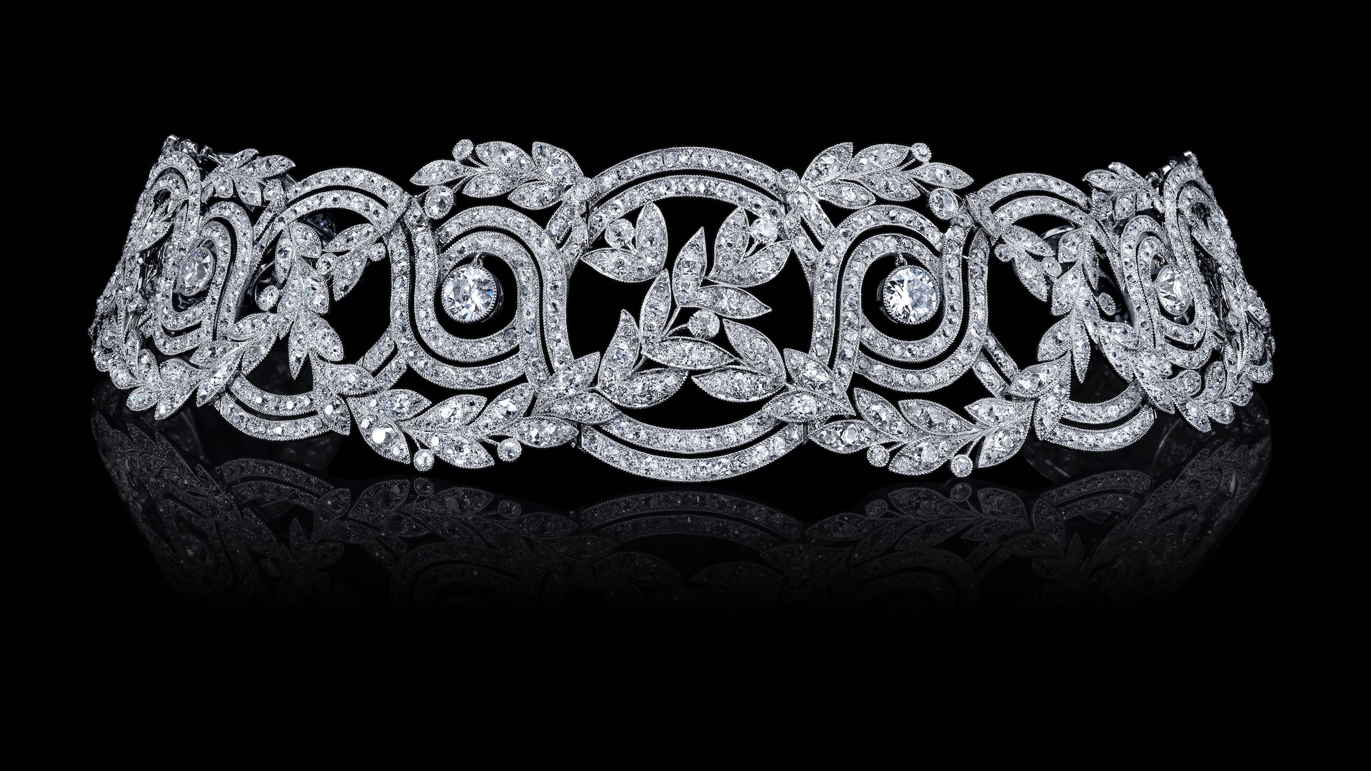The Diamond Choker Craze Isn’t Going Anywhere