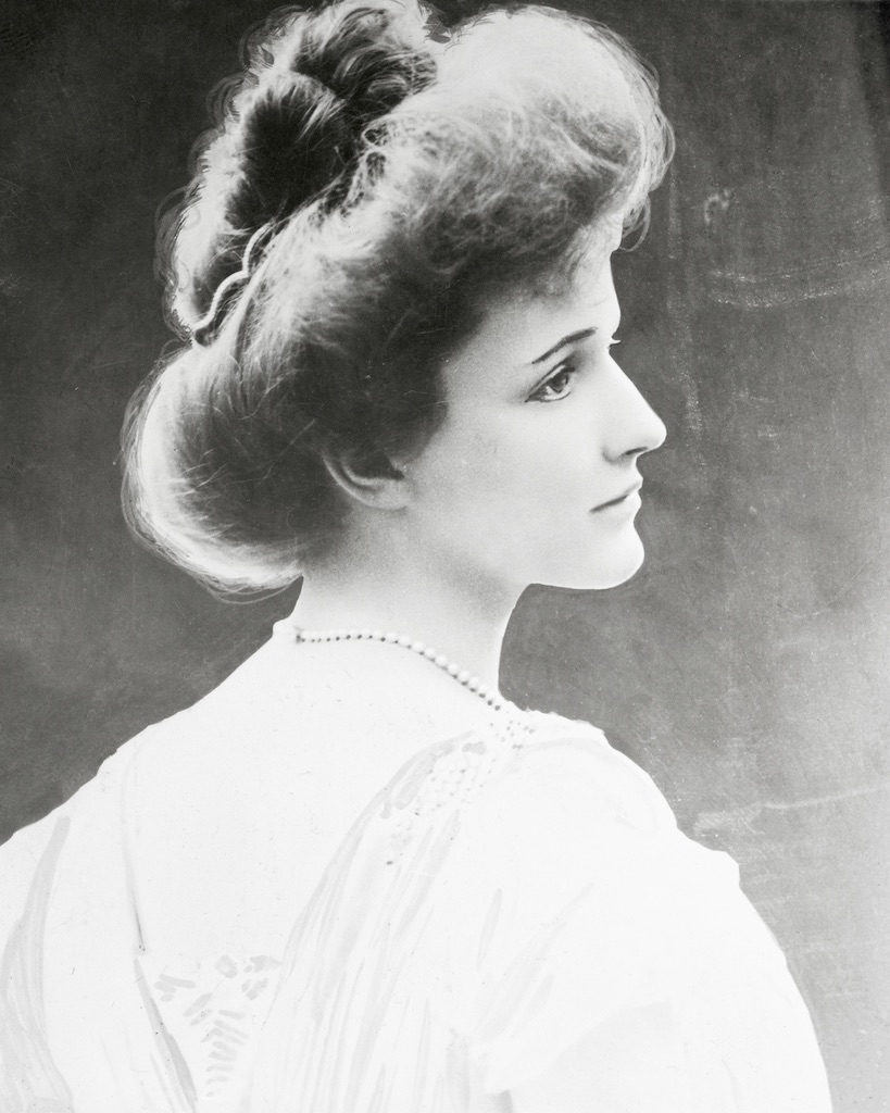 Lady Astor's Cartier Tiara Hits the Auction Block After Nearly a Century 1 Lady Astor's Cartier Tiara Hits the Auction Block After Nearly a Century